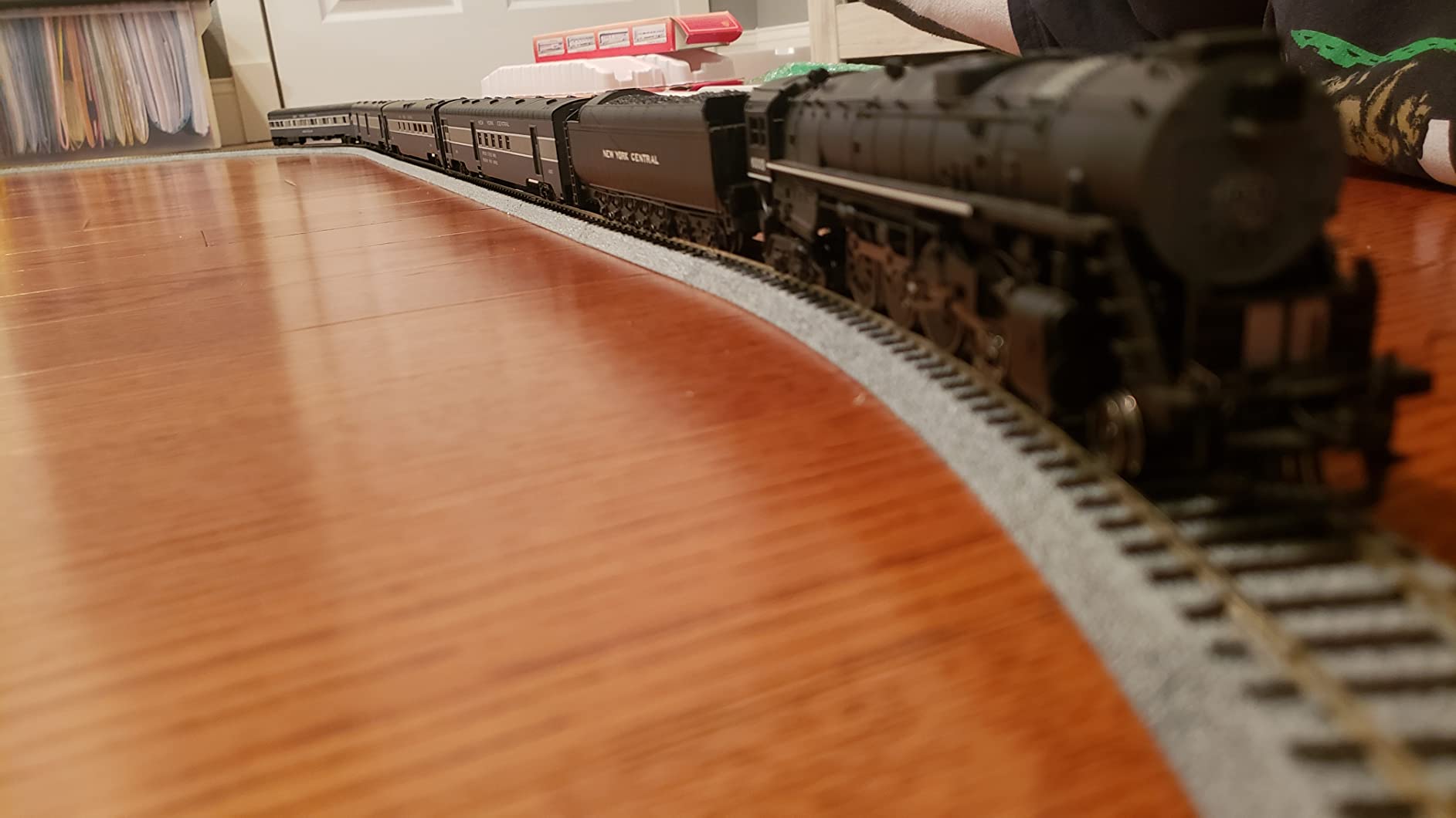 Kato USA Model Train Products HV1 UNITRACK R730mm Outer Oval Track customer photo 1