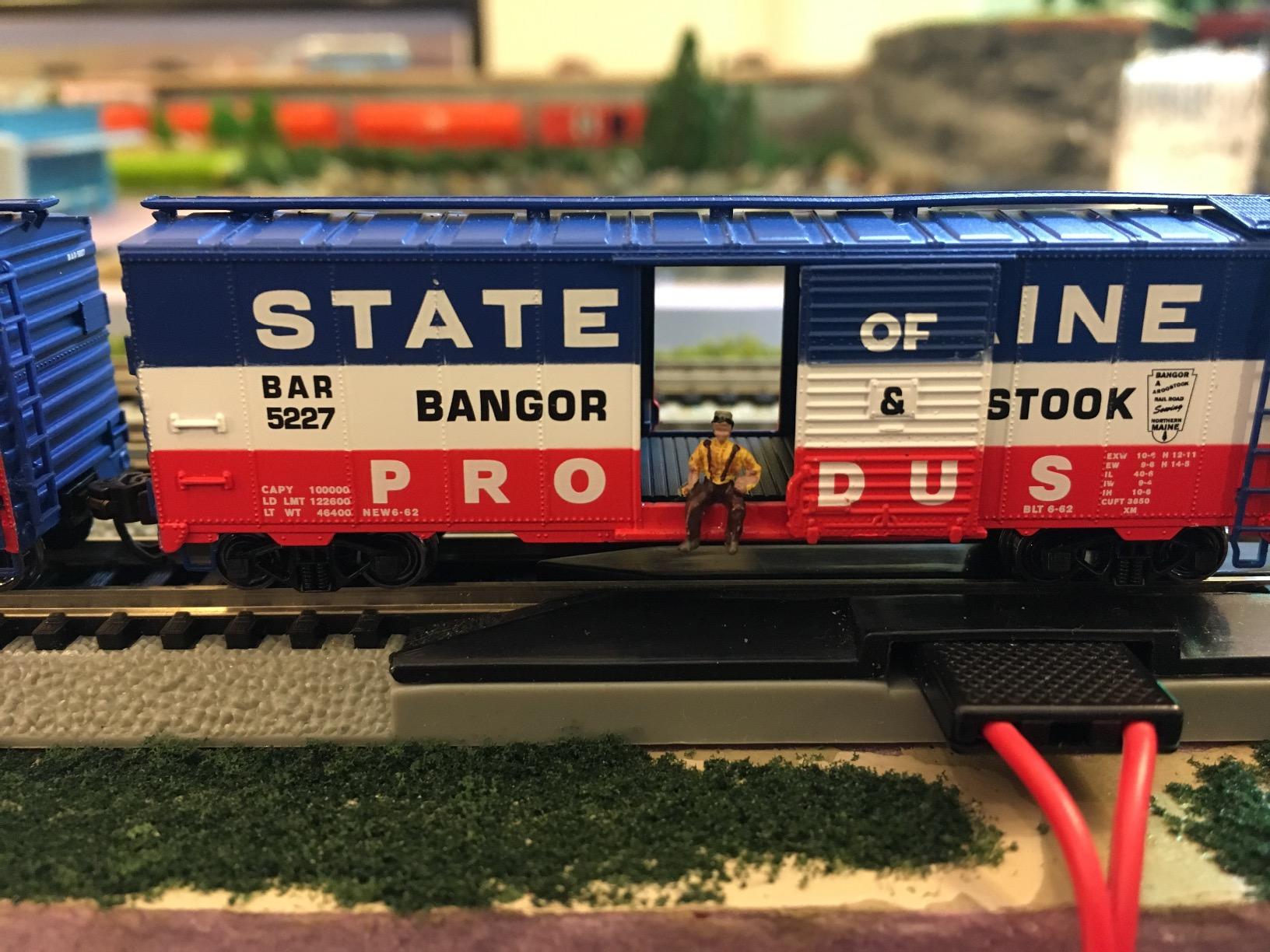 Bachmann Industries Inc. AAR 40' Steel Box Car Bangor and Aroostook - N Scale, Red, White and Blue customer photo 1