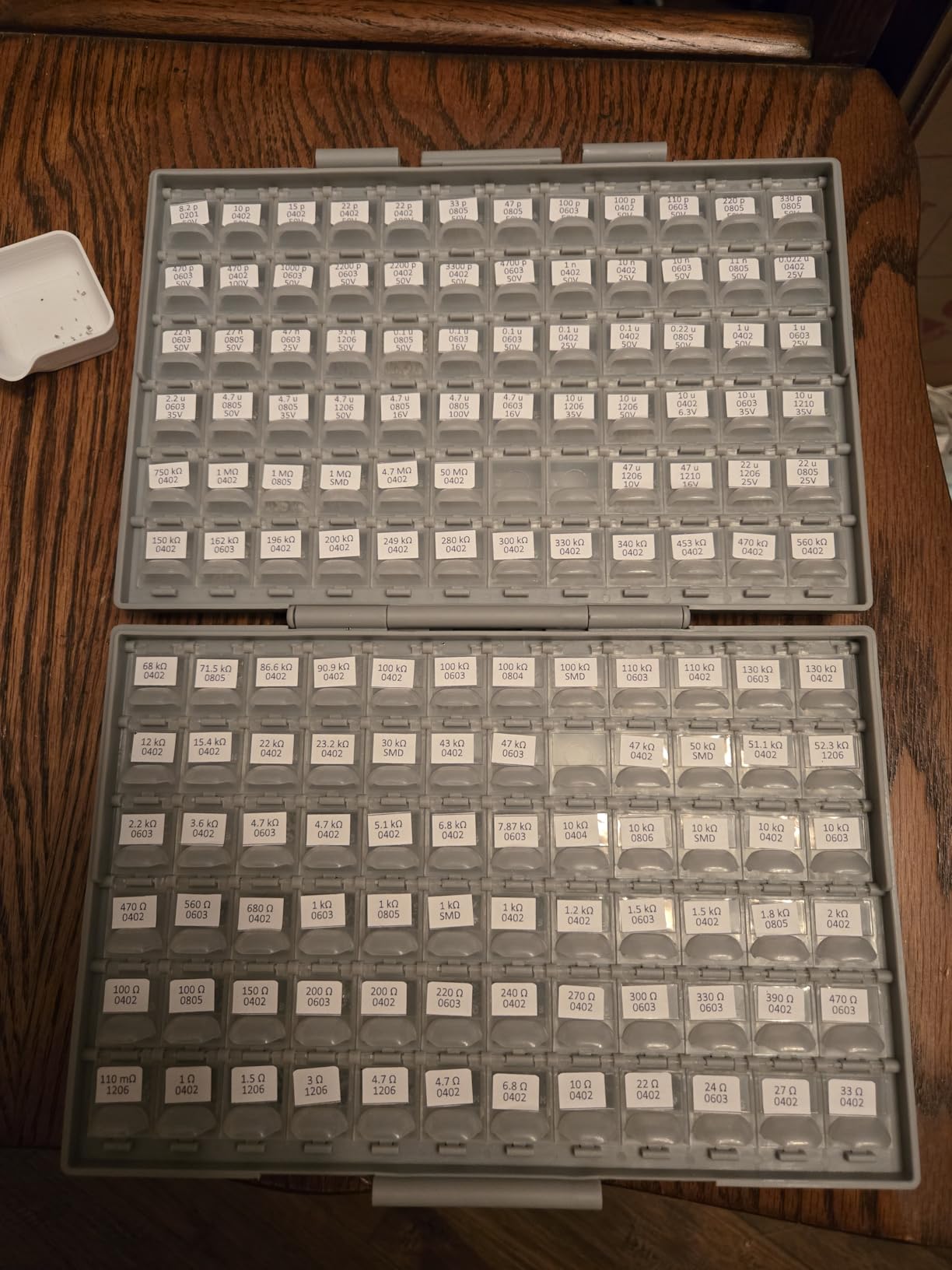 AideTek Box-all Enclosure for Surface Mount Components 1206 0805 0603 0402 0201 Size+ 198 White Labels 144 Compartments with Lid Hold up to 300pcs 1206 Resistor Capacitor customer photo 2