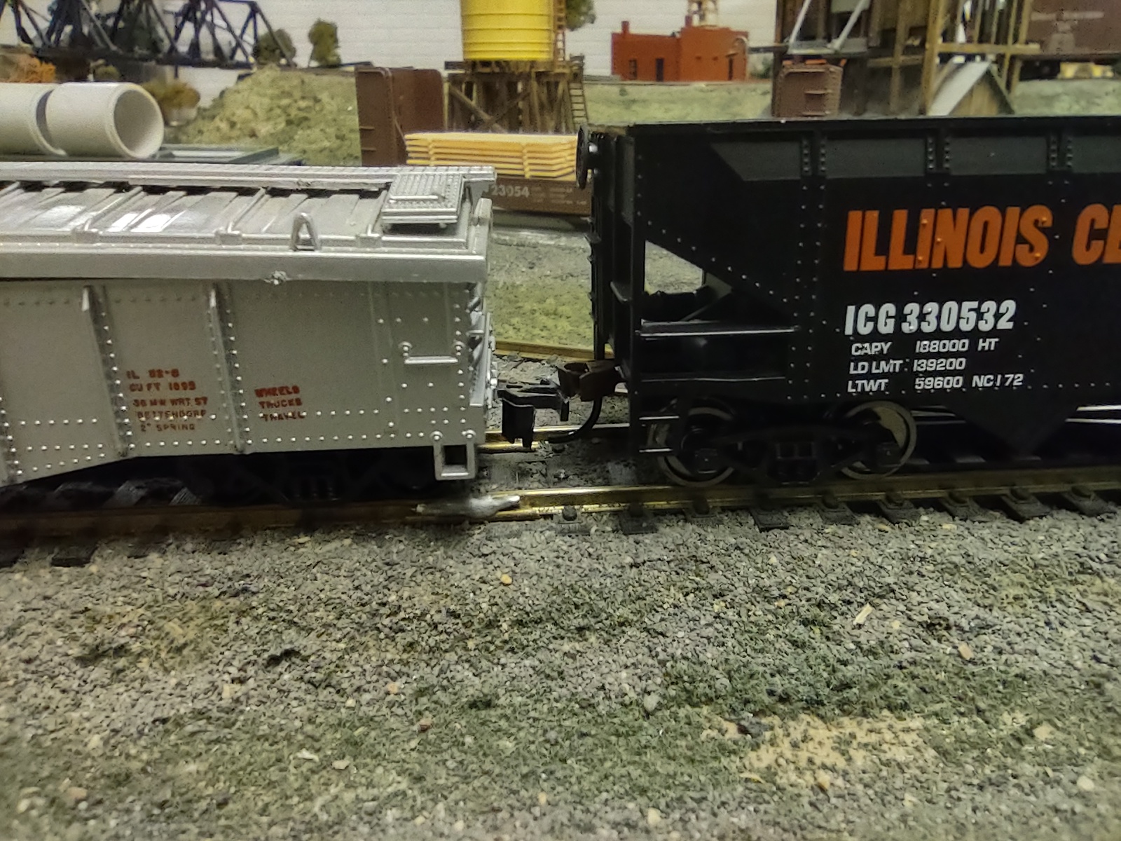 Walthers Trainline 40' Offset Quad Hopper with Metal Wheels Ready to Run N&W customer photo 2