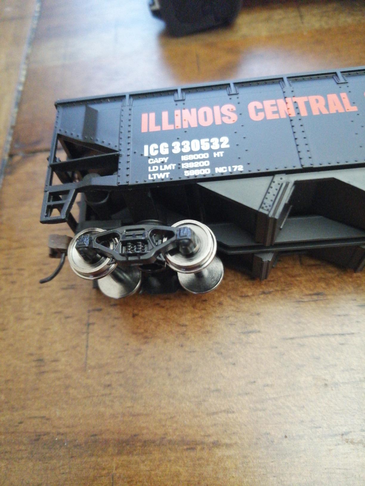 Walthers Trainline 40' Offset Quad Hopper with Metal Wheels Ready to Run N&W customer photo 4