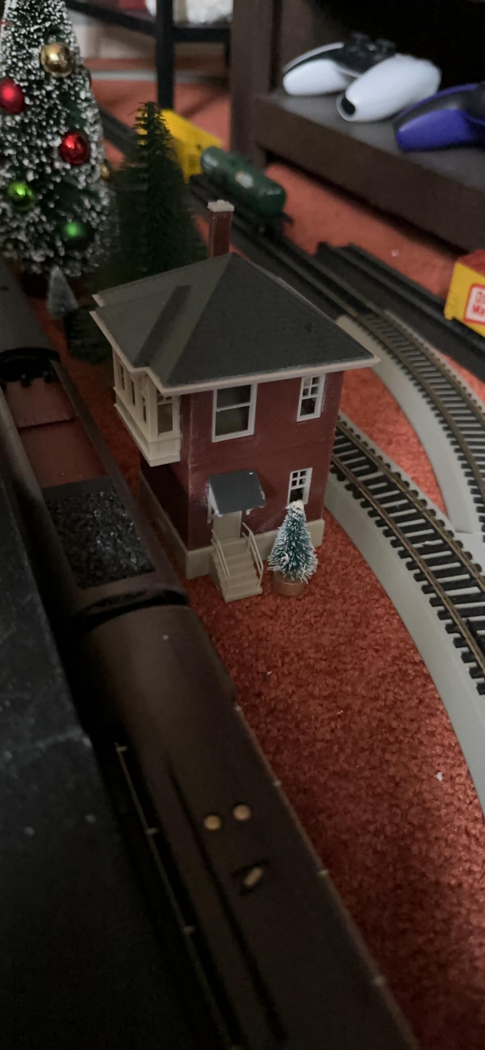 Walthers Cornerstone Pennsylvania Railroad Block & Interlocking Station 933-2982 HO Scale Model Railroad - Structure Kit customer photo 1