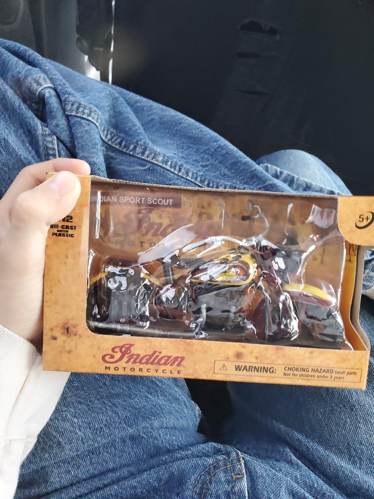 New-Ray Toys: Indian Sport Scout 1934 1:12 customer photo 2
