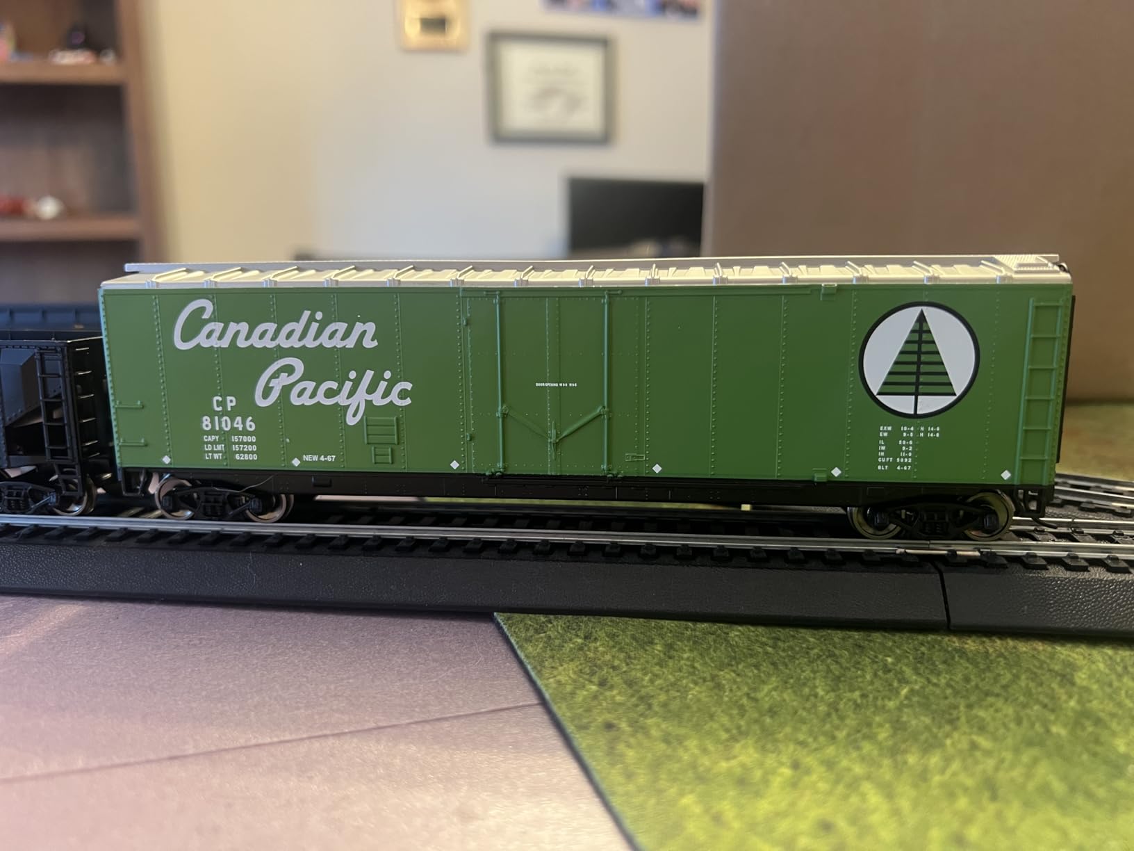 Walthers Trainline 50' Plug-Door Boxcar-Ready to Run-Union Pacific(R) 931-1672 HO Scale Model Railroad - Freight Model customer photo 1