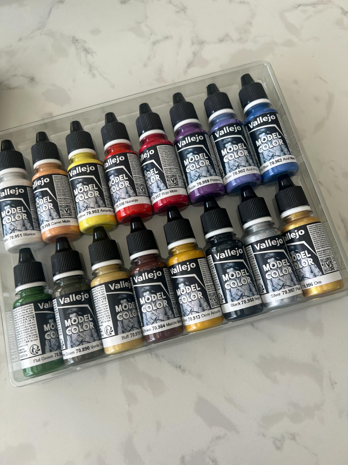 Vallejo Basic Colors USA Acrylic Paint Set 16 Bottles x 18 ml customer photo 1