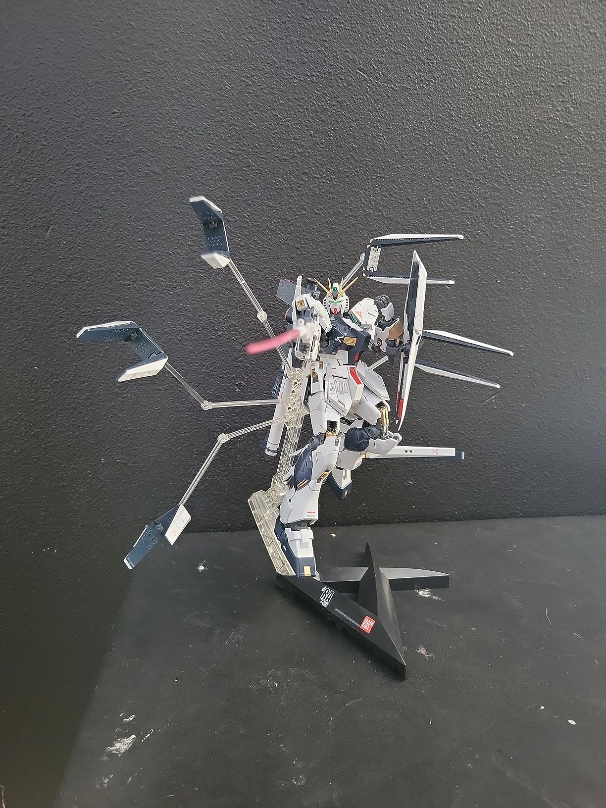 Bandai Hobby Nu Gundam Version Ka Char's Counterattack 1/100 - Master Grade customer photo 1