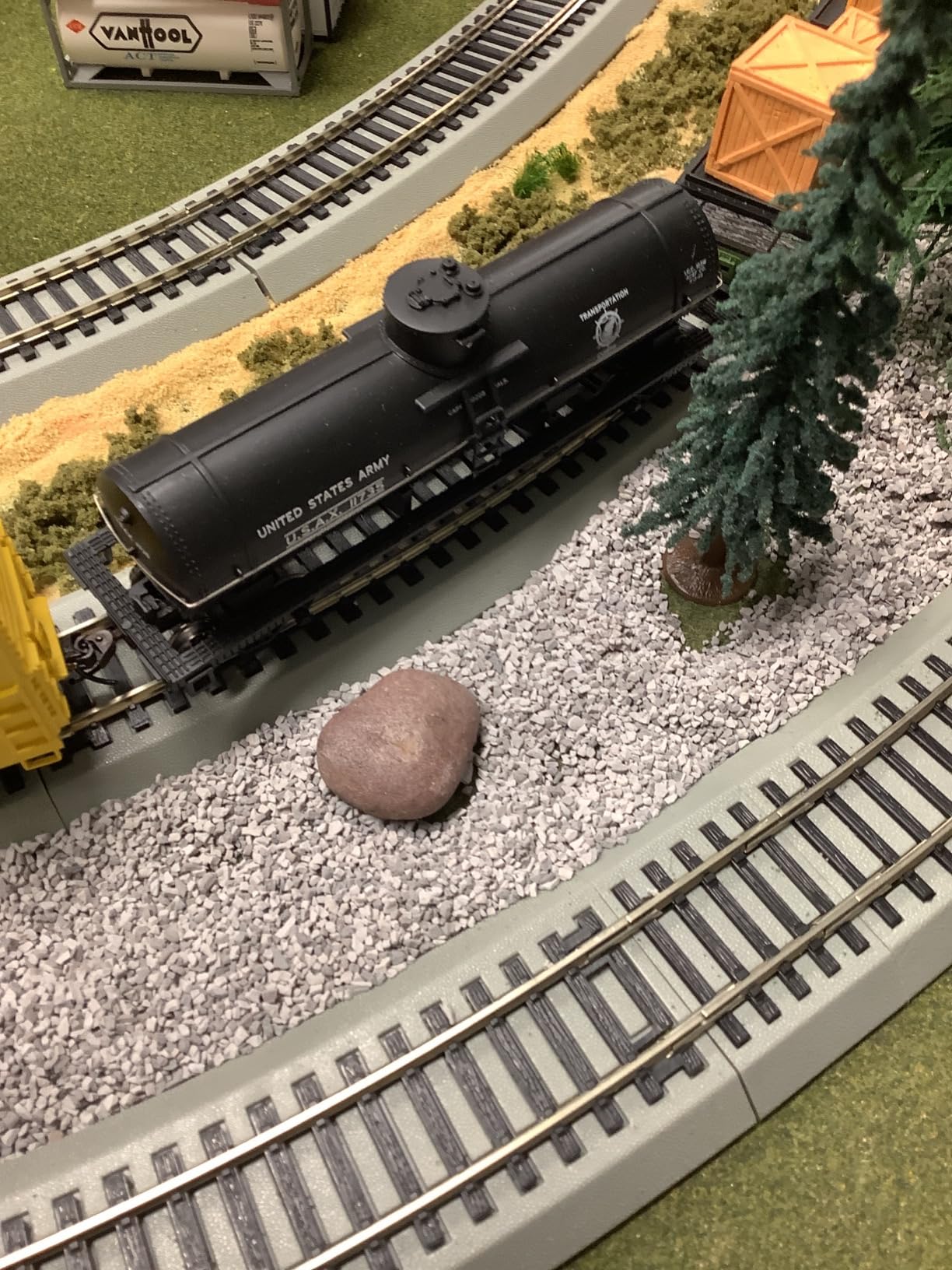 Bachmann Industries 40' Single-Dome Tank Car - US Army (HO Scale) customer photo 1