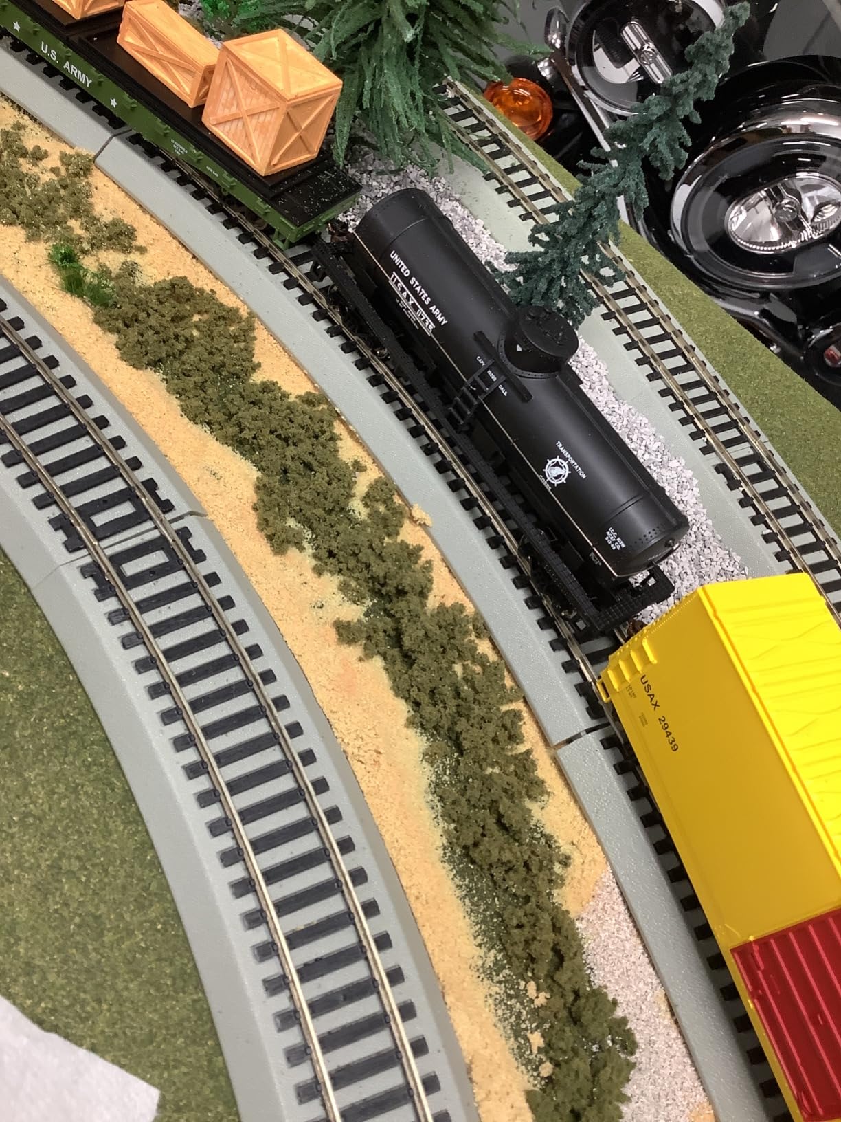 Bachmann Industries 40' Single-Dome Tank Car - US Army (HO Scale) customer photo 2