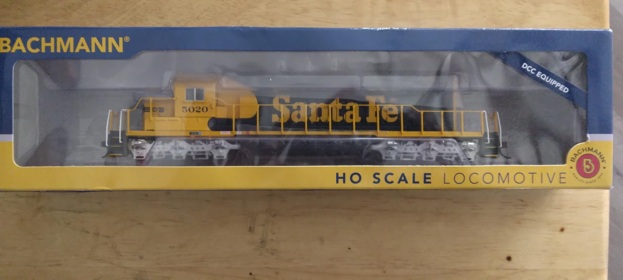 Bachmann Industries Santa Fe #5020 EMD SD40-2 DCC Equipped Diesel Locomotive customer photo 2