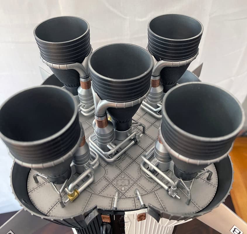 Dragon Models Apollo 11 Saturn V Spacecraft Building Kit, 1/72-Scale customer photo 2