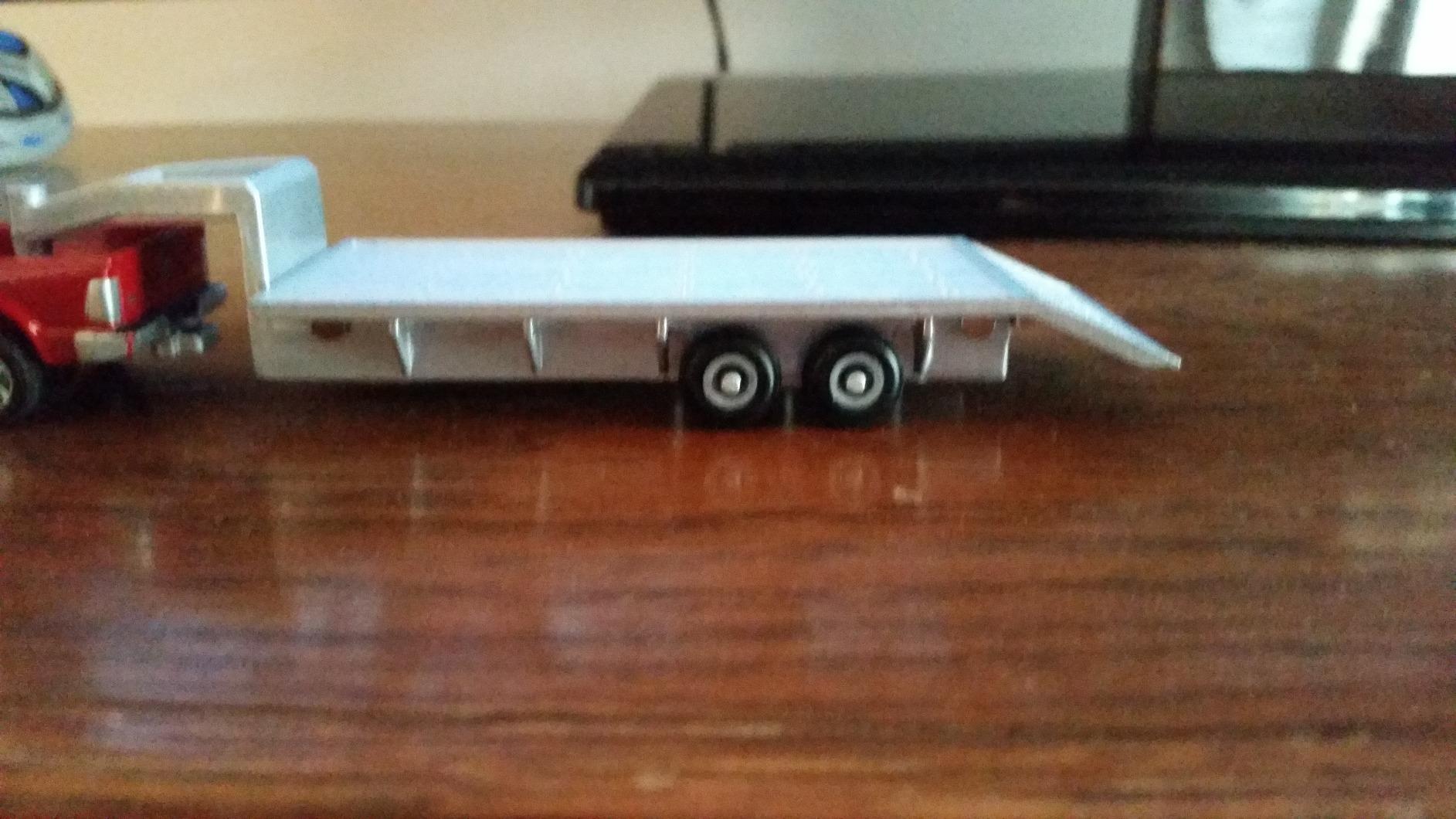 ERTL Dodge Pickup with Diecast Trailer and Bales, 1:64-Scale ZFN14855 customer photo 2