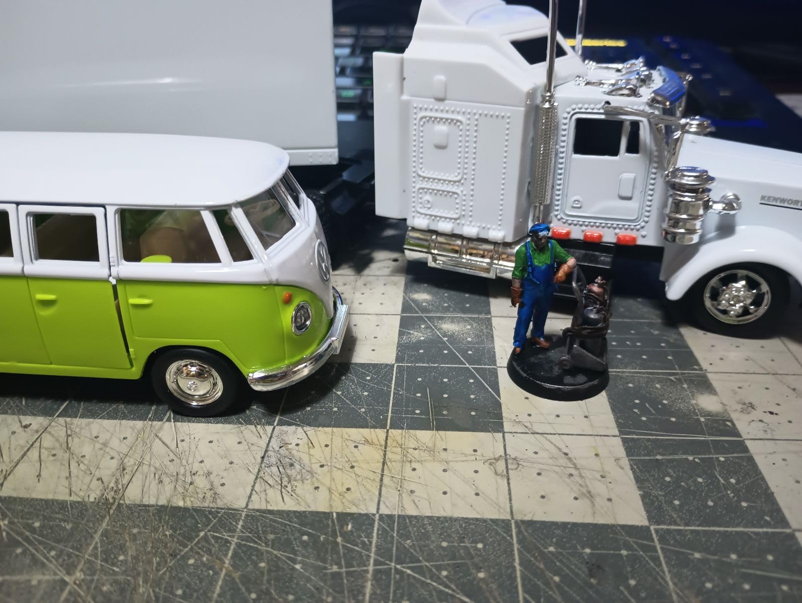 New-Ray Kenworth W900 Plain White Unmarked 1/43 15843 customer photo 1