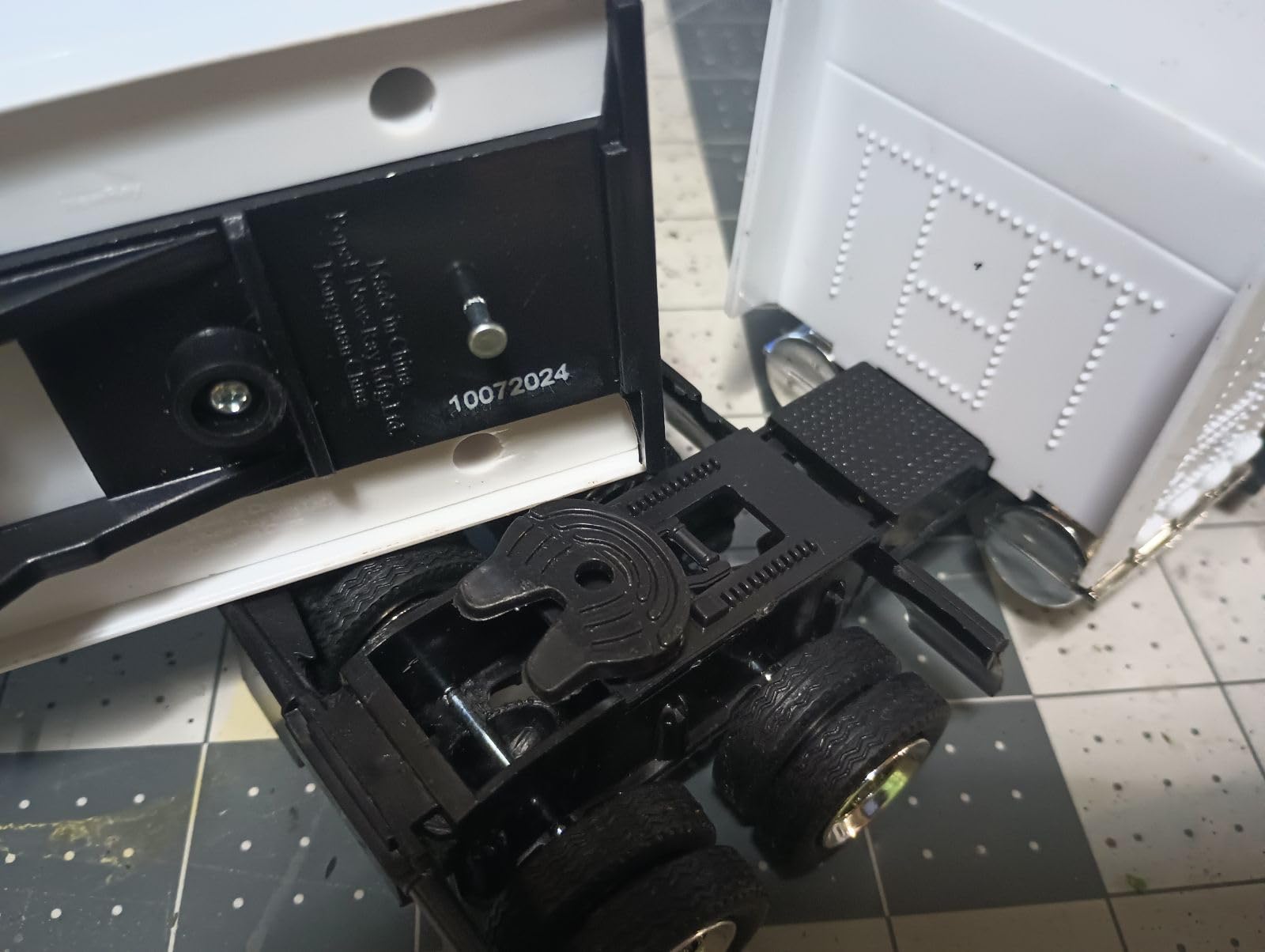 New-Ray Kenworth W900 Plain White Unmarked 1/43 15843 customer photo 2