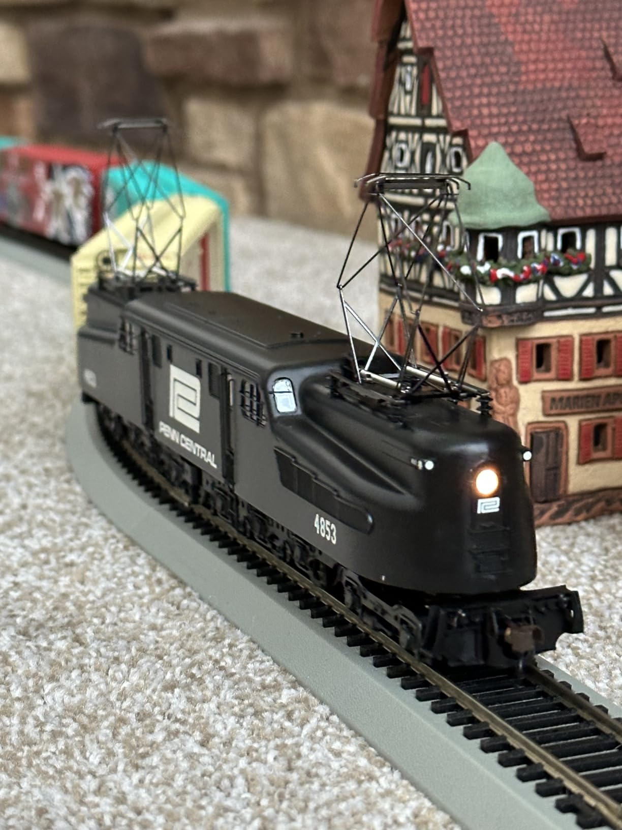 Bachmann Trains GG1 Electric DCC Sound Value Locomotive Penn Central Black with White Lettering #4853 HO Scale customer photo 1