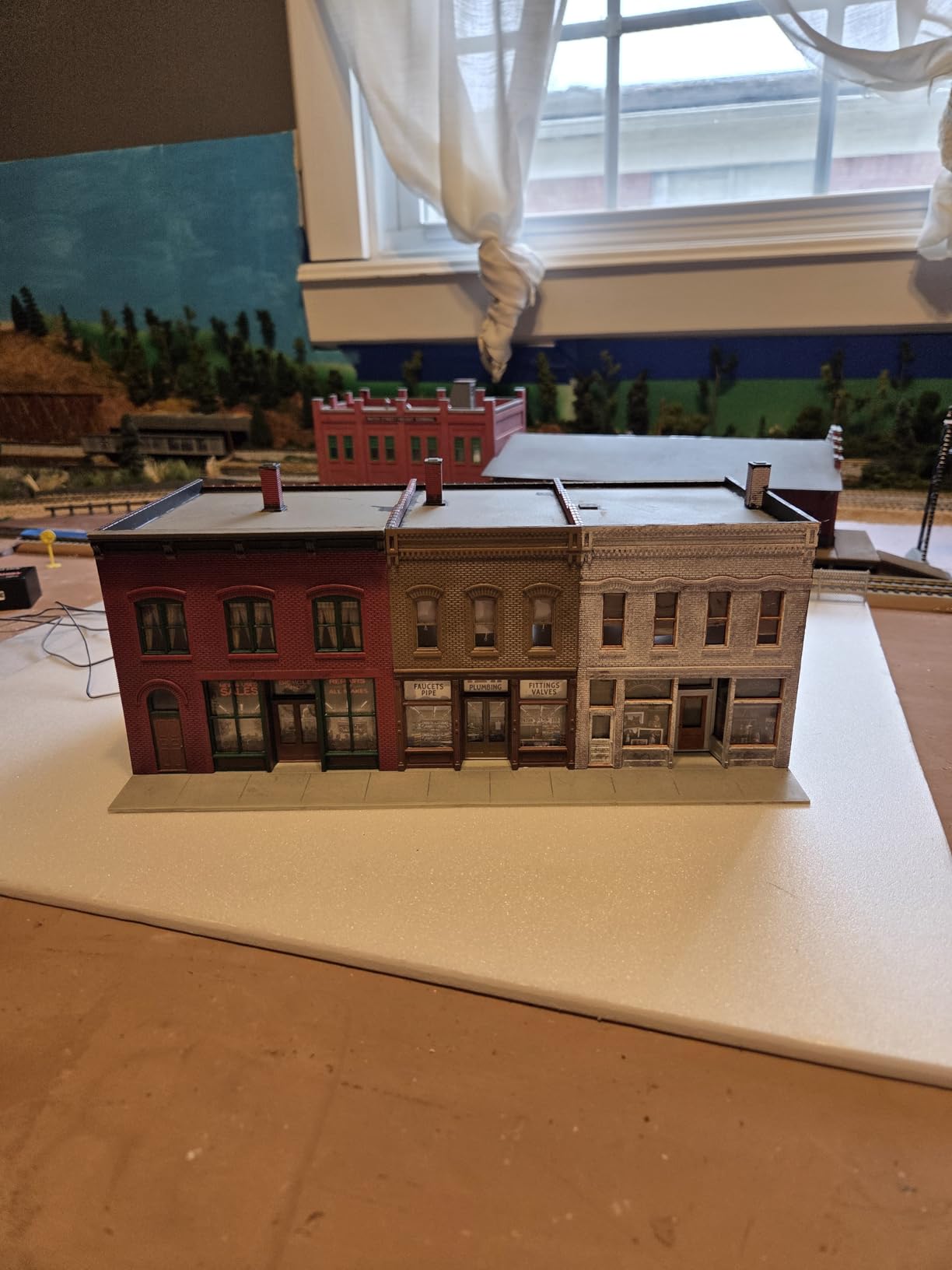 Walthers SceneMaster Merchant Row IV customer photo 1