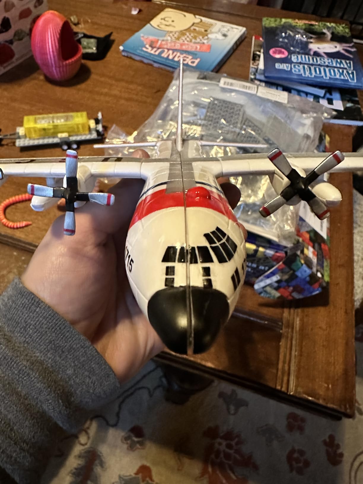 New Ray Model Kit Lockheed C-130 Hercules Transport Aircraft - United States Coast Guard Snap Together Plastic Model Kit customer photo 2