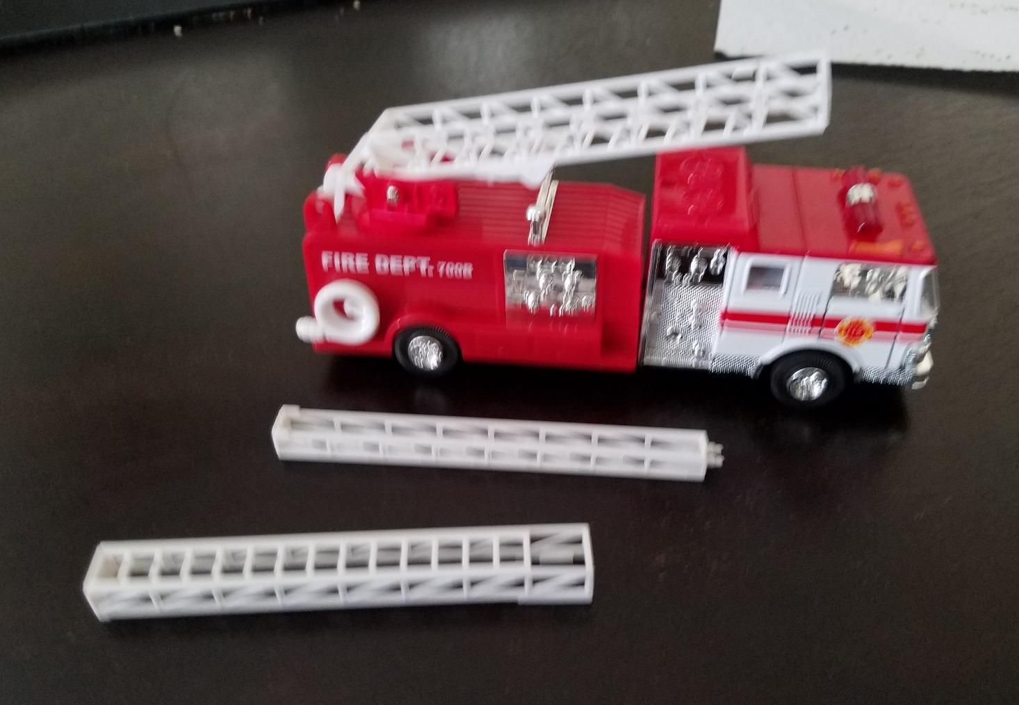 Master Toy Children's Collectible Die-Cast Metal Pull-Back Action & Sound Fire Engine Truck with Ladder, Red customer photo 2