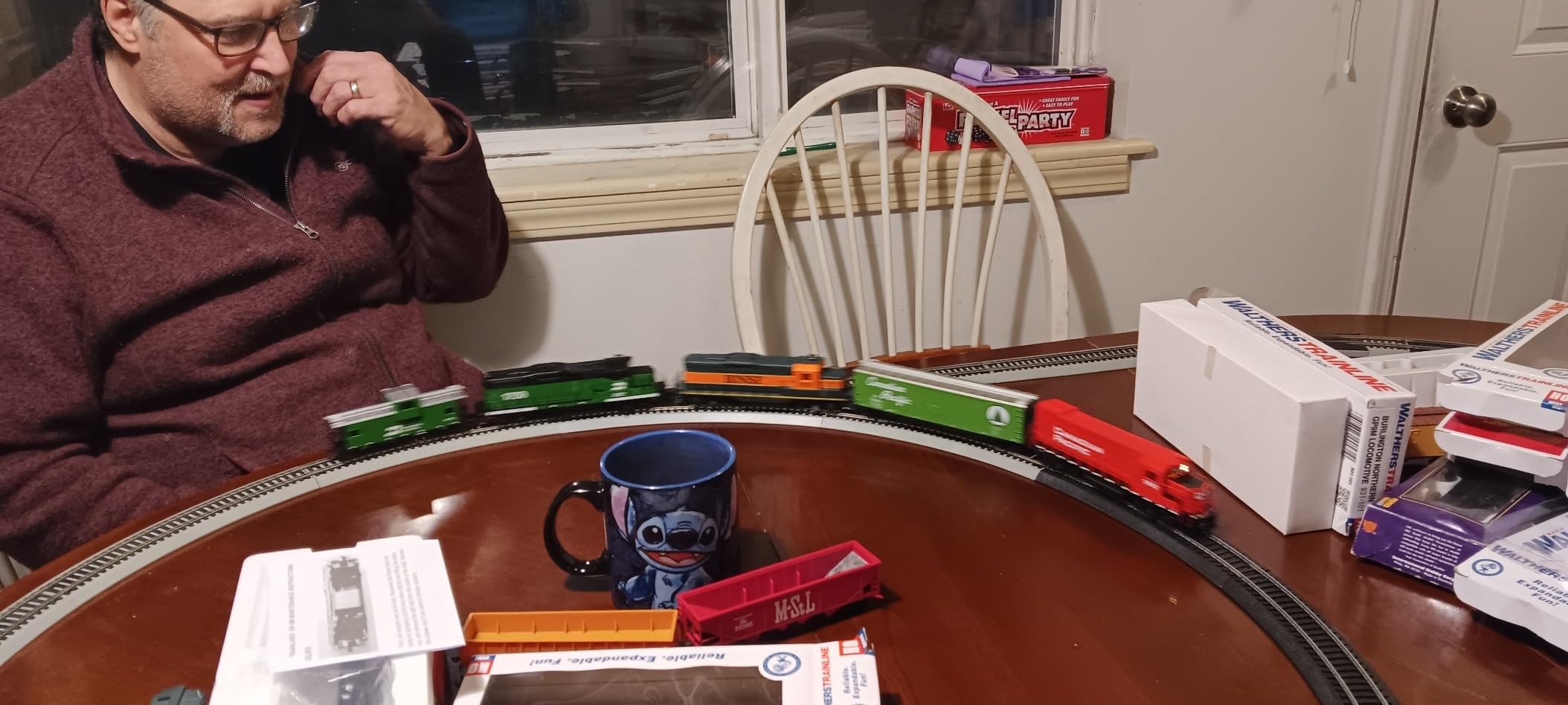 Walthers Trainline EMD GP9M-Standard DC-Burlington Northern #1709 (Green, White) 931-101 HO Scale Model Railroad - Locomotive Model customer photo 4