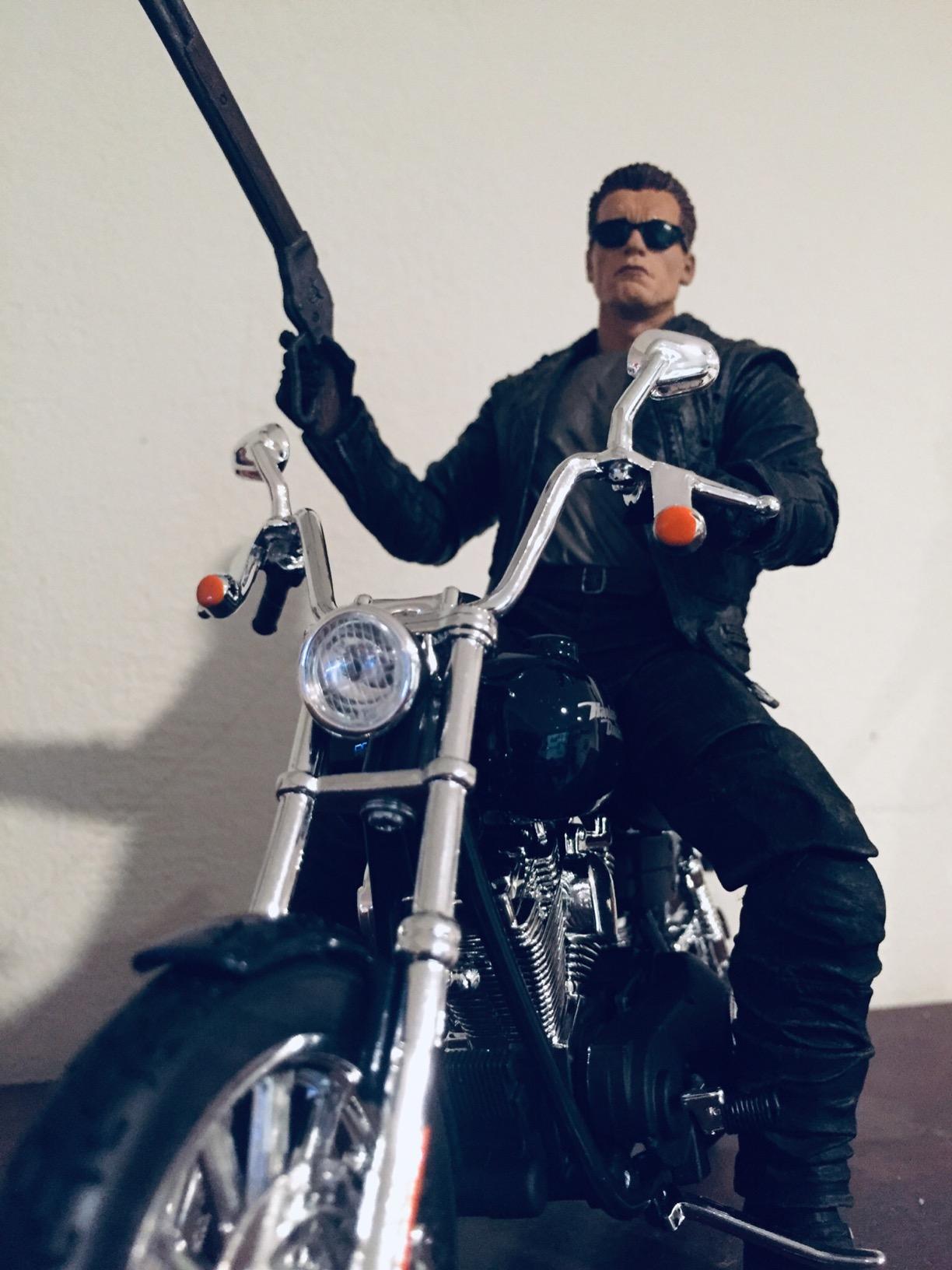 Maisto 2006 Harley Davidson FXDBI Dyna Street Bob Bike Motorcycle Model 1/12 customer photo 1