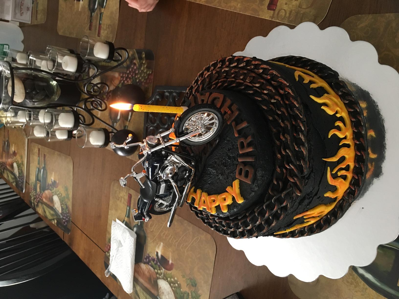 Maisto 2006 Harley Davidson FXDBI Dyna Street Bob Bike Motorcycle Model 1/12 customer photo 2