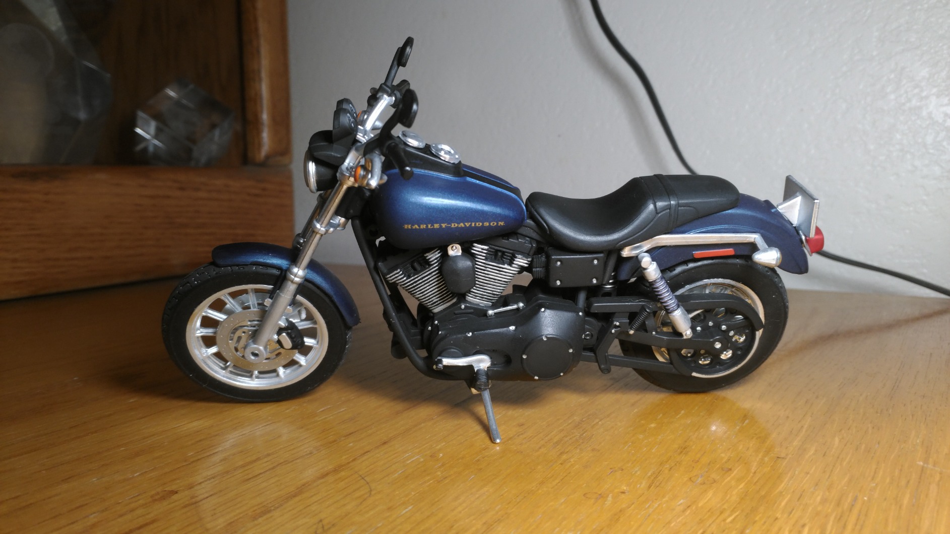 Maisto 2004 Harley Davidson Dyna Super Glide Sport Bike 1/12 Motorcycle Blue customer photo 2