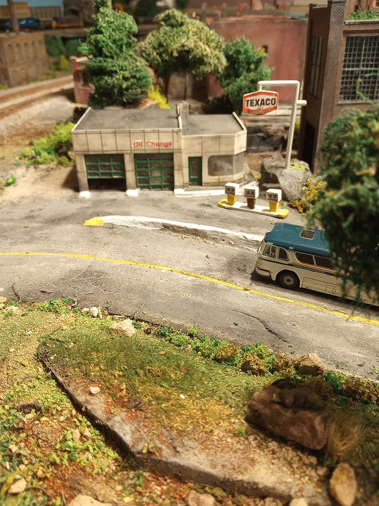 Walthers Cornerstone HO Scale Model Winner's Circle Petrol, (933-3479) Large customer photo 3