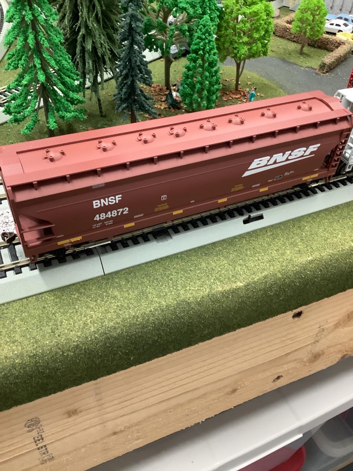 Bachmann Industries 56' ACF Center-Flow Hopper - BNSF (HO Scale) customer photo 1