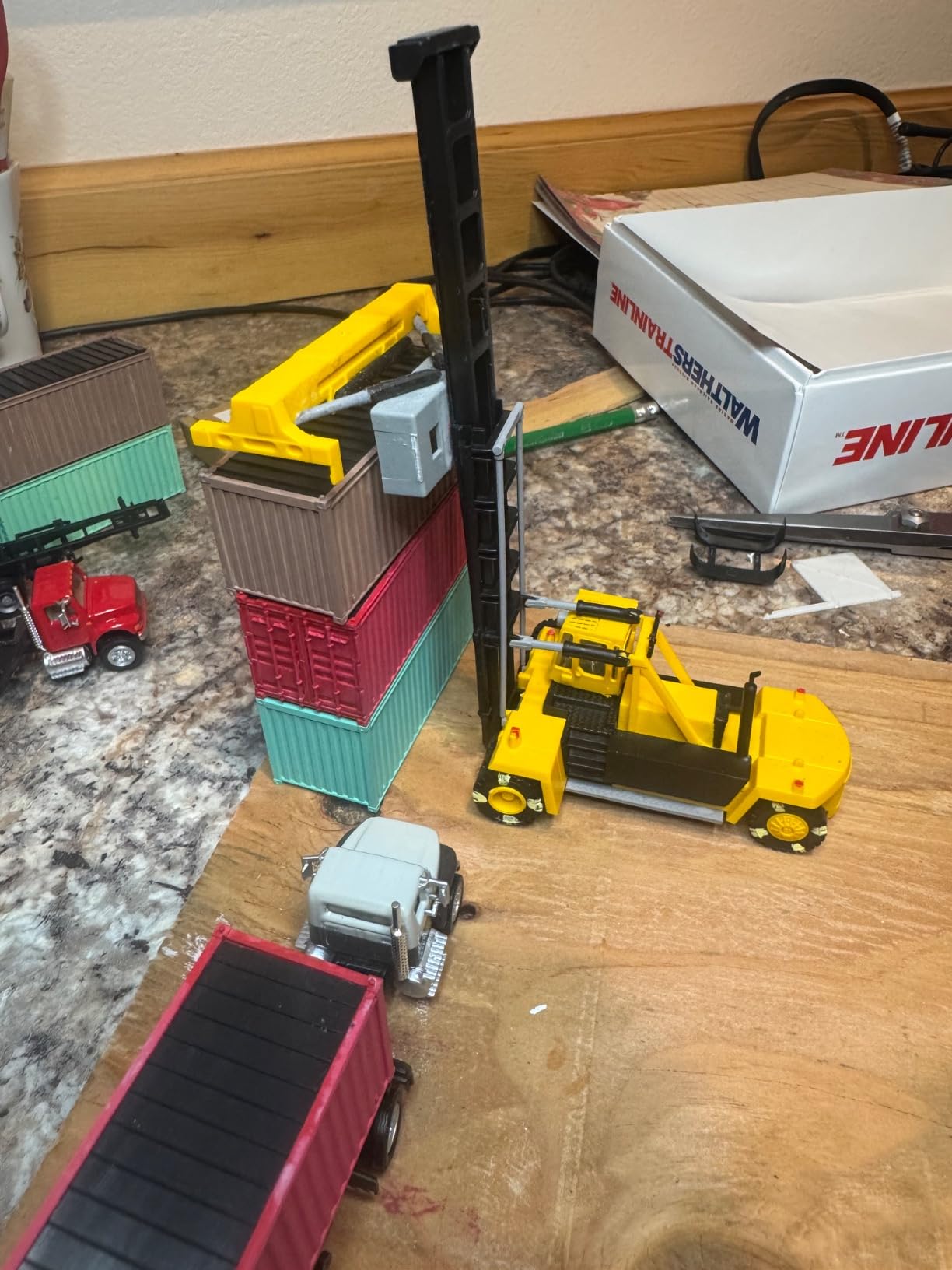 Walthers Cornerstone Kalmar Intermodal Container Crane 933-3109 HO Scale Model Railroad - Vehicle Kit customer photo 1