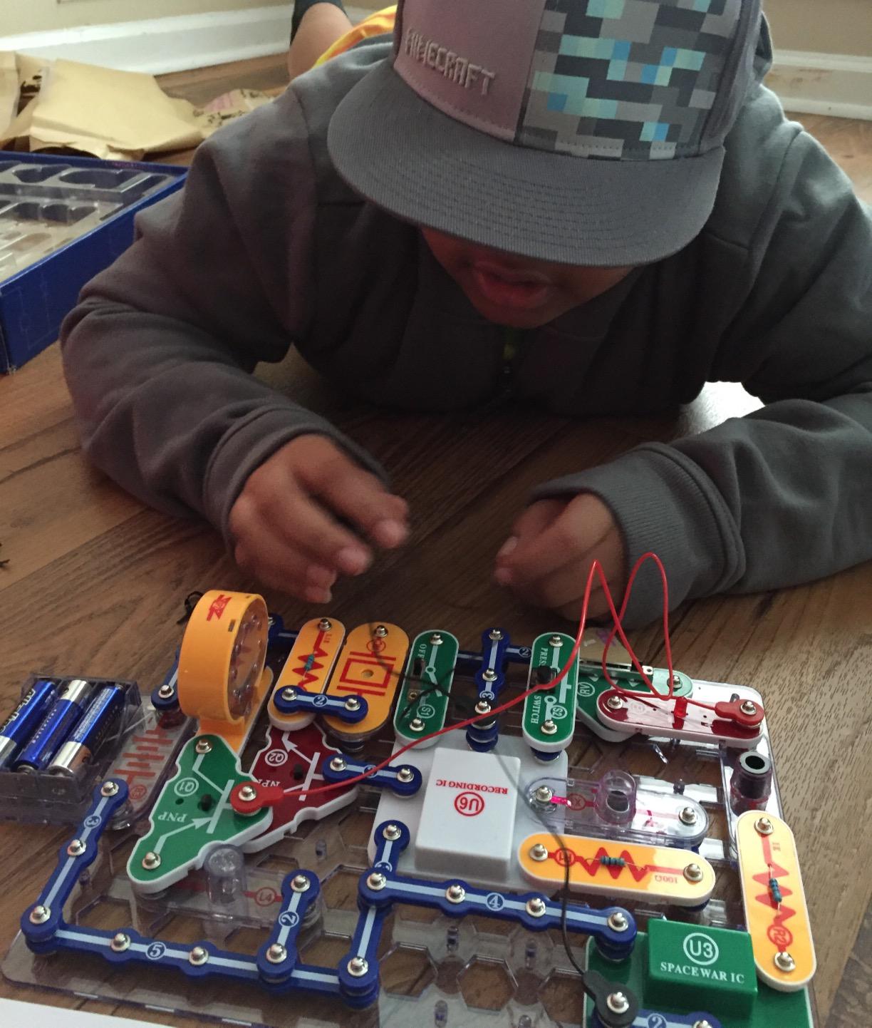 Snap Circuits 203 Electronics Exploration Kit | Over 200 STEM Projects | Full Color Project Manual | 42 Snap Modules customer photo 1