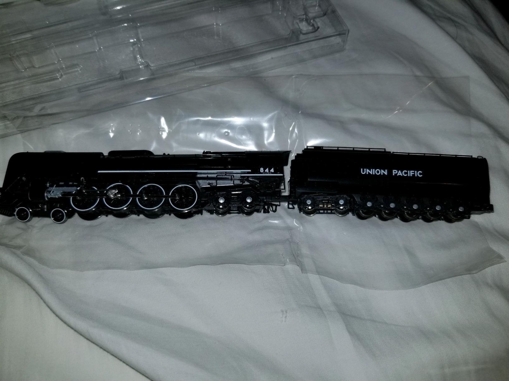 Kato USA Model Train Products N Scale Union Pacific FEF-3 Steam Locomotive Train 844 customer photo 1