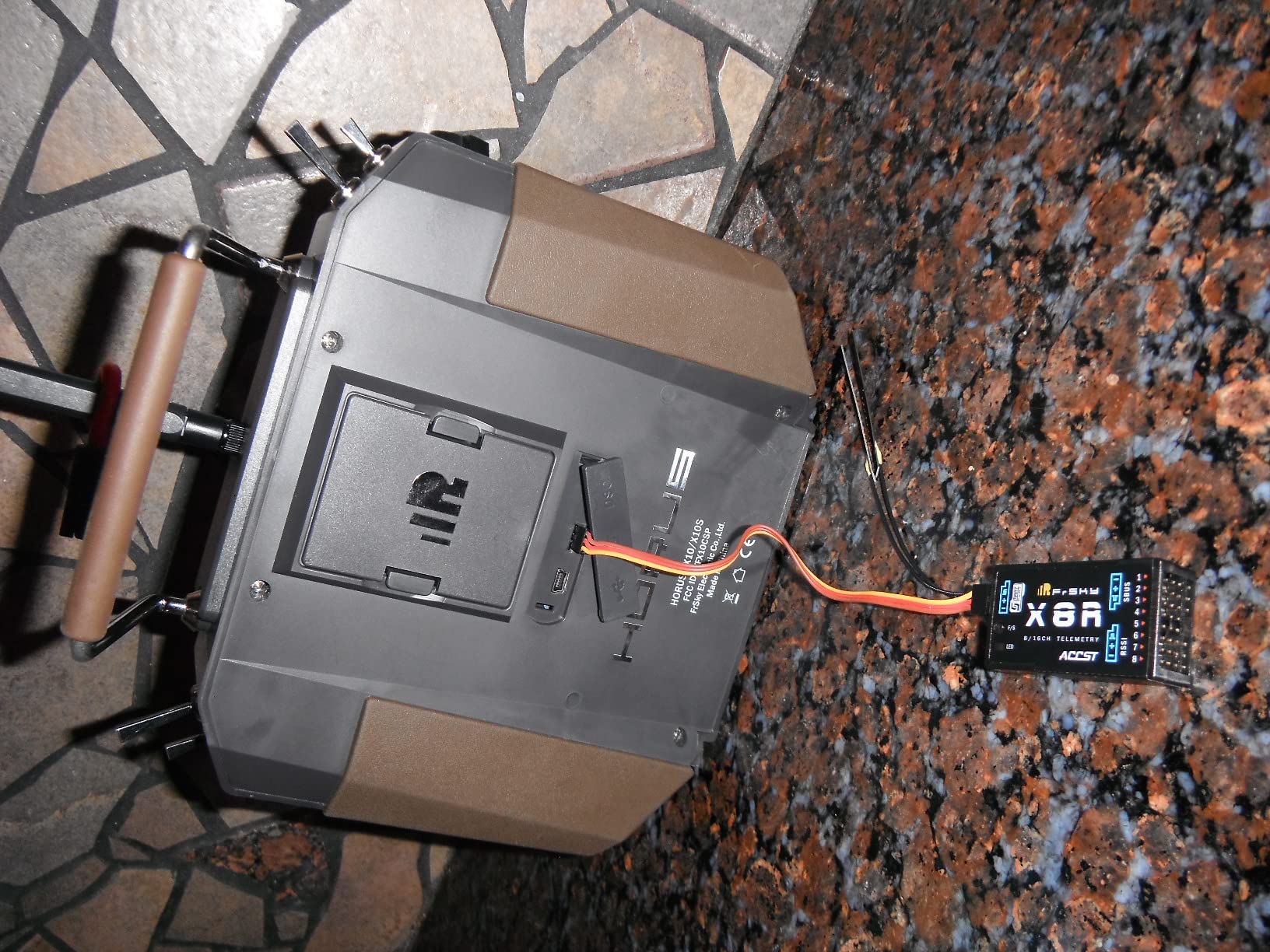 FrSky X8R 16CH 2.4GHz ACCST Receiver SmartPort Telemetry SBUS Port D8/D16 Mode Compatible Dual Antenna Full Range Firmware Upgradable Taranis X9D/DJT/DHT Support customer photo 2