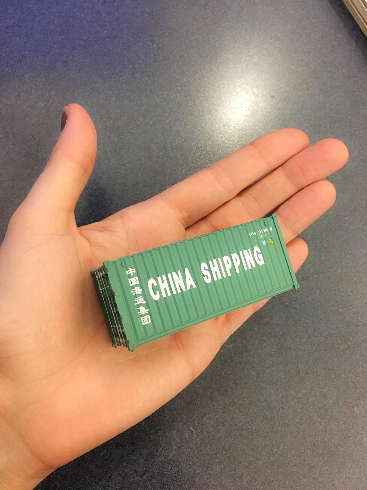 Walthers SceneMaster 20' Corrugated Container-Hapag-Lloyd (Orange, Blue) 949-8055 HO Scale Model Railroad - Freight Model customer photo 1