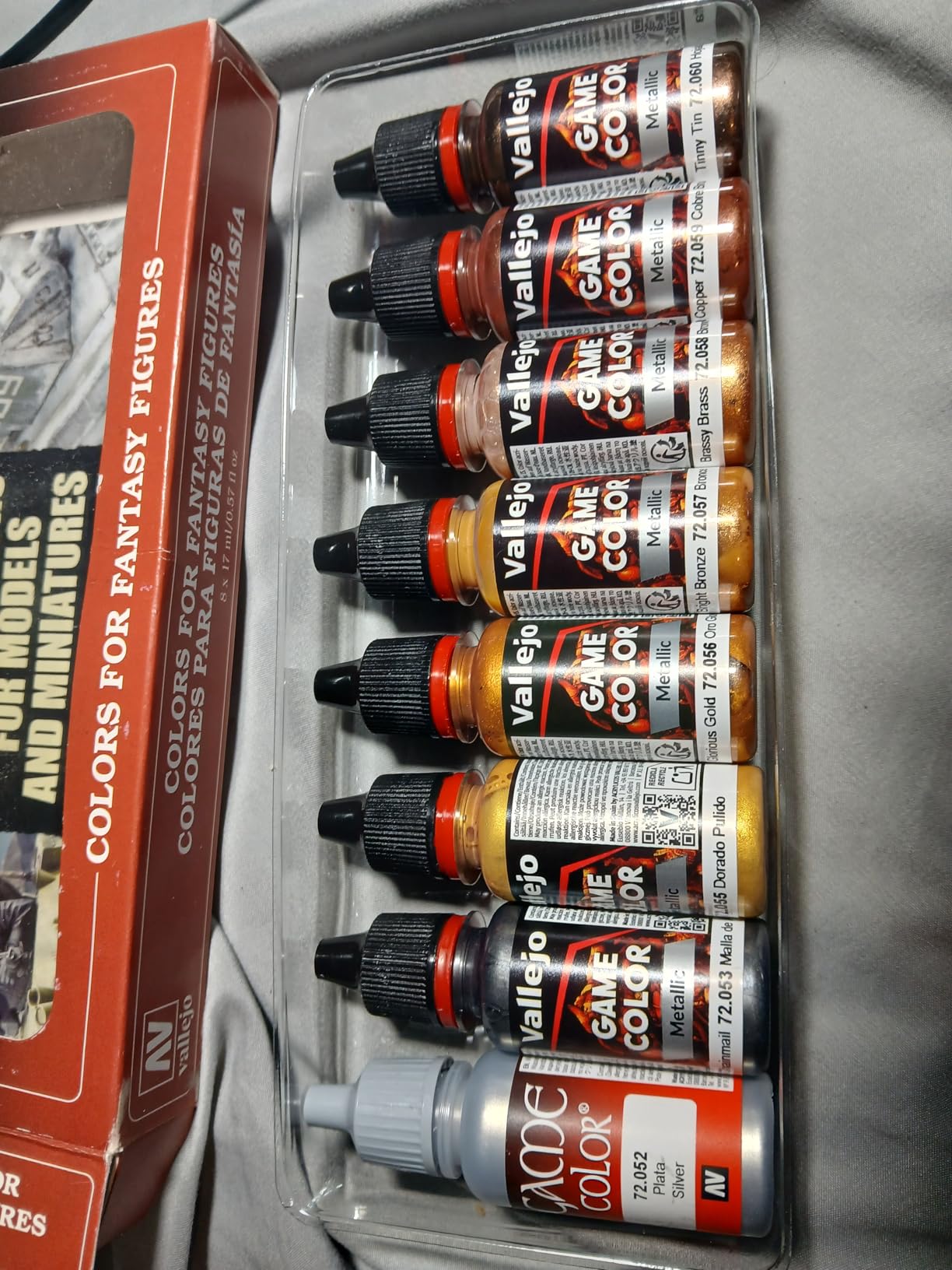 Vallejo - Game Color Range Metallic Colors | Smooth Metallic Coverage | Miniature Model Paints | Acrylic Paint Set Colors for Fantasy and Wargames Figures | 8 Bottles x 18 ml (0.6 oz.fl) customer photo 5