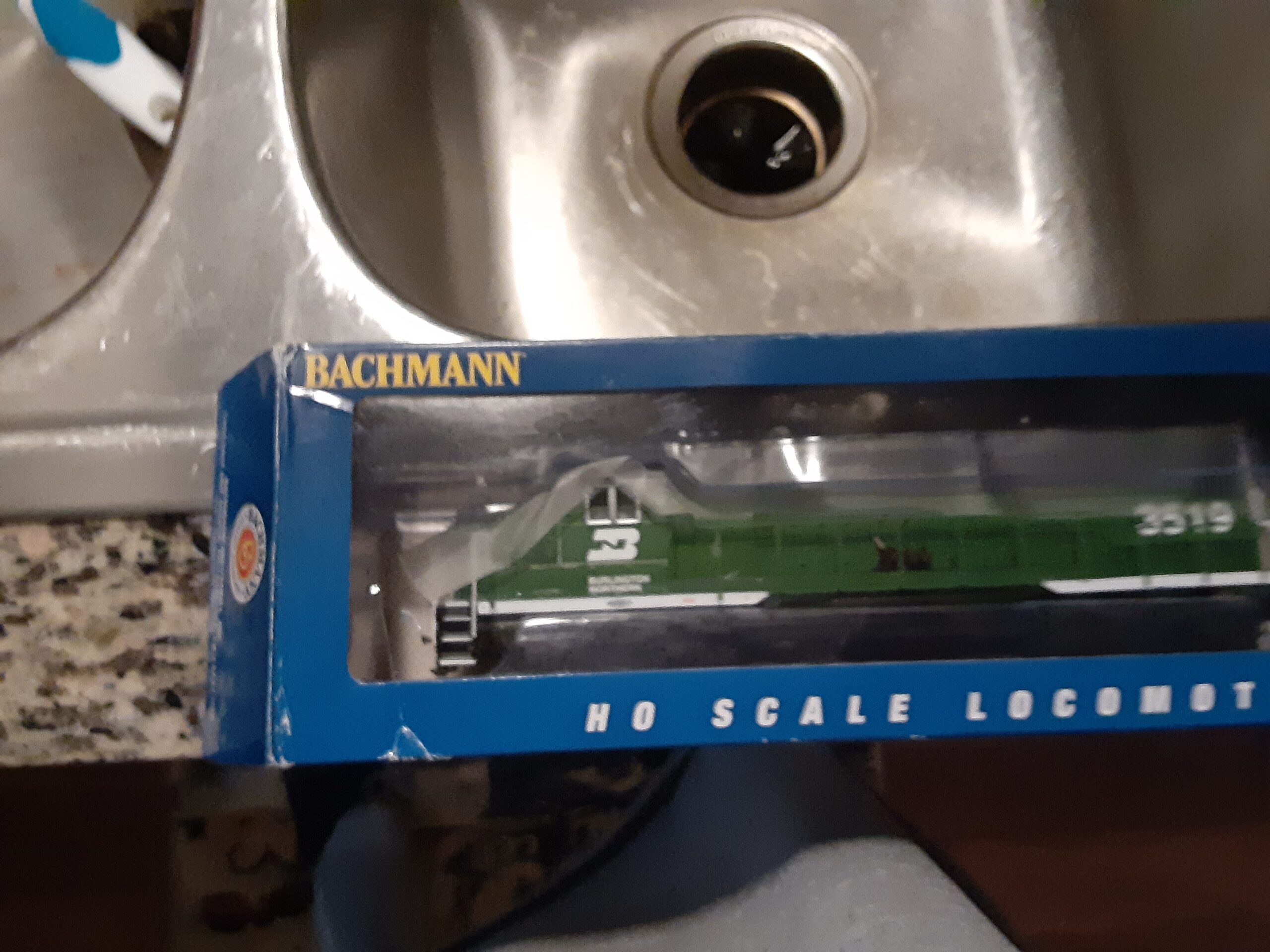 Bachmann Industries EMD GP40 DCC Ready Locomotive - BURLINGTON NORTHERN #3519 - (1:87 HO Scale) customer photo 1