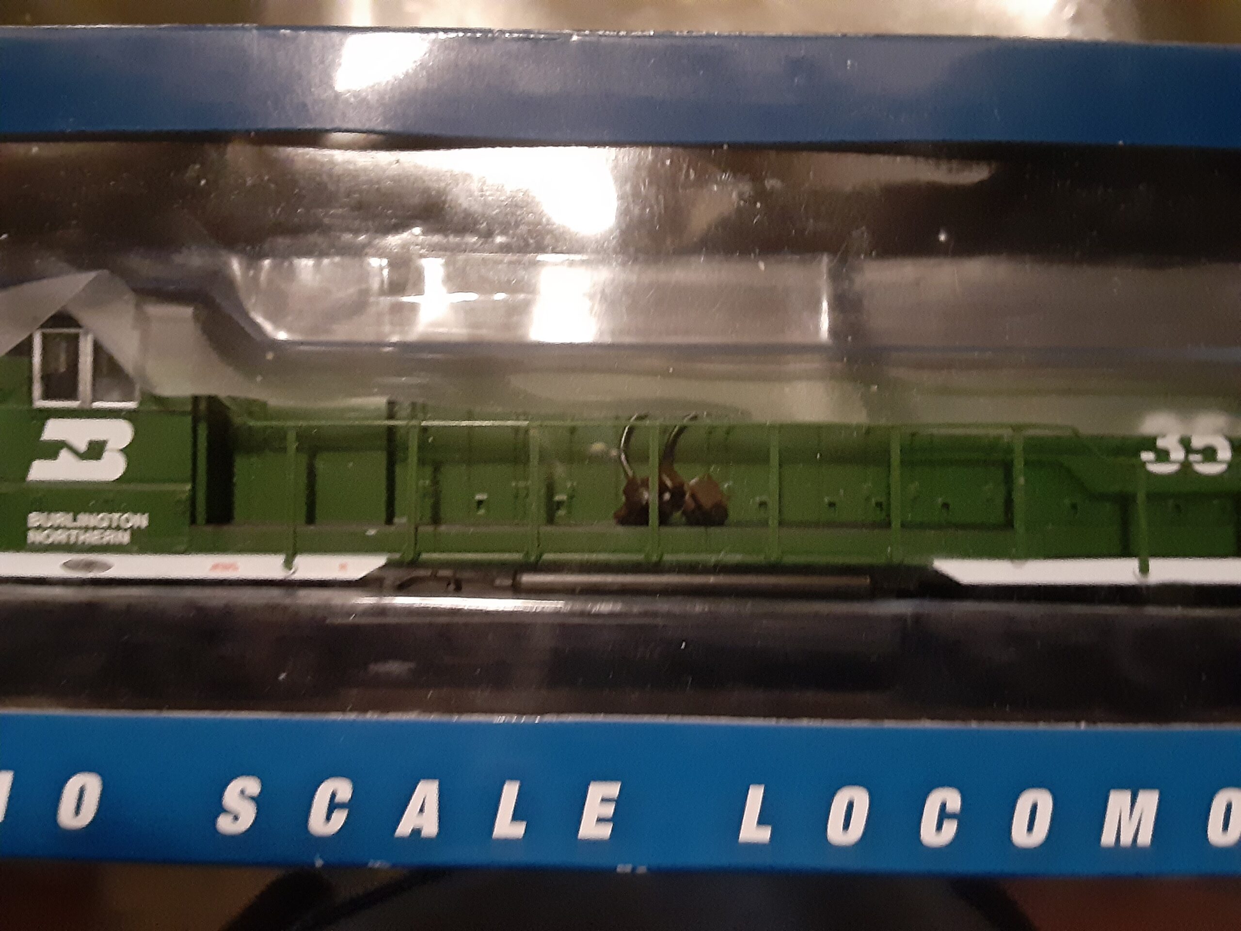 Bachmann Industries EMD GP40 DCC Ready Locomotive - BURLINGTON NORTHERN #3519 - (1:87 HO Scale) customer photo 2