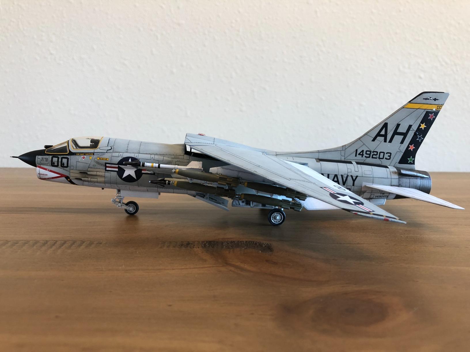 Academy USN F-8E VF-162 