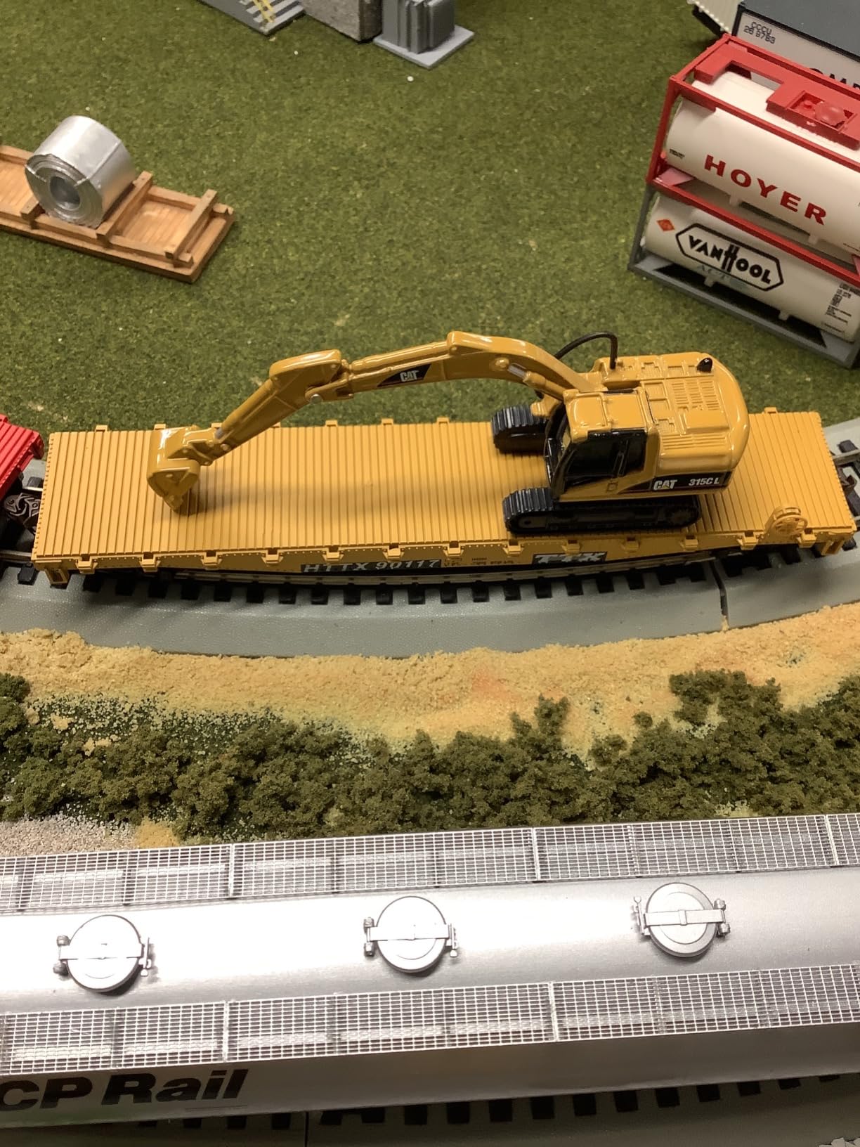 Walthers Trainline DRGW Flat Car - HO Scale Model Railroad - Freight Model customer photo 1