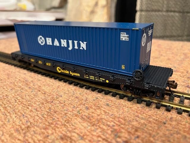 Walthers SceneMaster 40' Hi-Cube Corrugated Container w/Flat Roof-Evergreen (Green, White) 949-8202 HO Scale Model Railroad - Freight Model customer photo 1