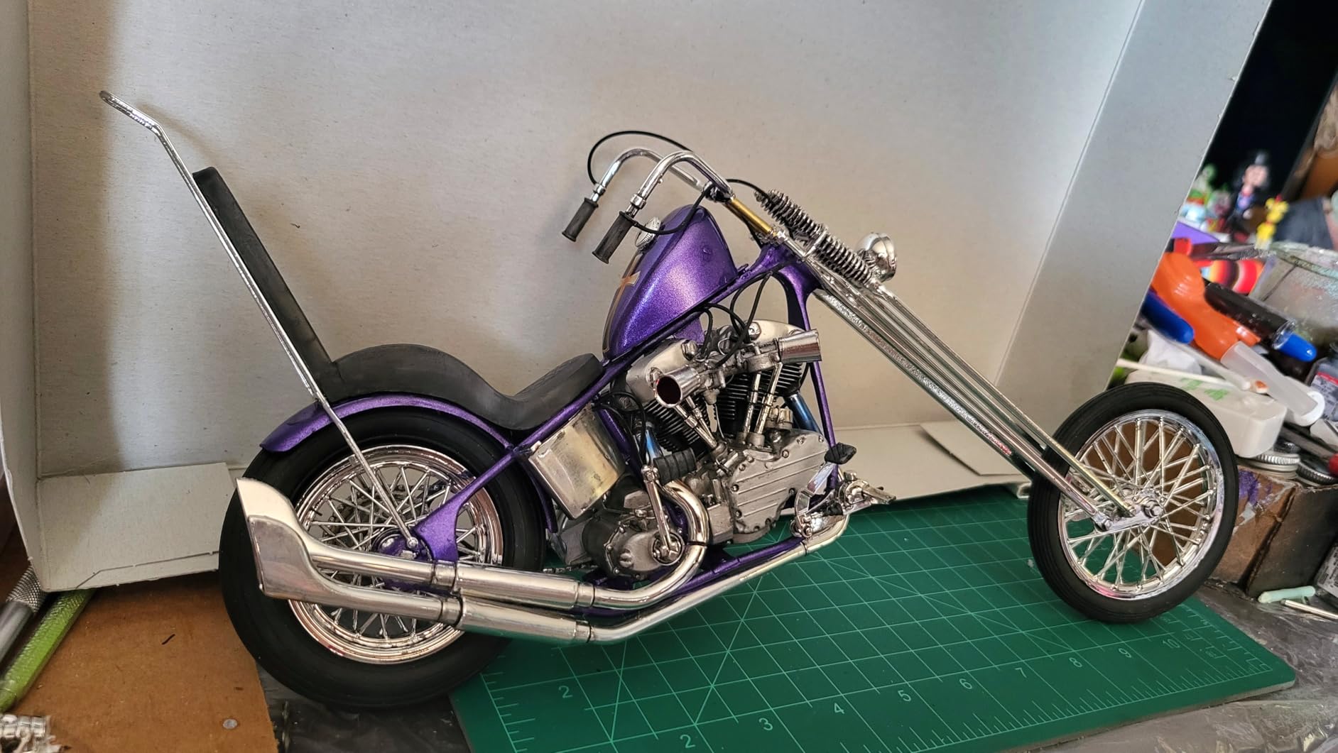 Revell 17326 L.A. Street Chopper 1:8 Scale 107-Piece Skill Level 5 Model Motorcycle Bike Building Kit customer photo 1