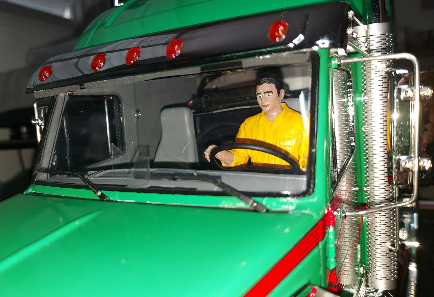 Tamiya 300056536 1:14 Truck Driver Figure kit, White customer photo 1