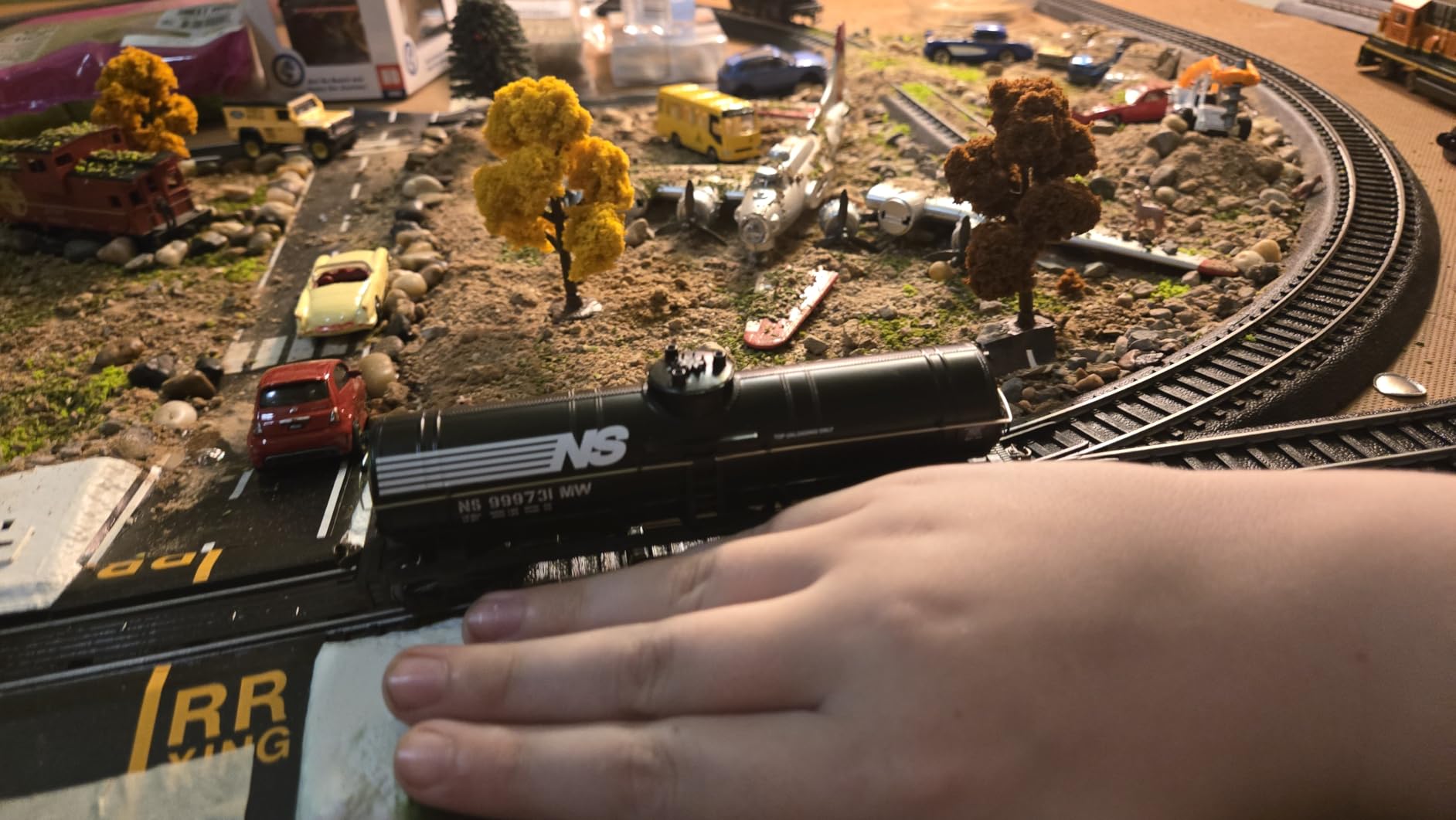 Walthers Trainline Tank Car-Ready to Run-Norfolk Southern (Black, White) 931-1447 HO Scale Model Railroad - Freight Model customer photo 2