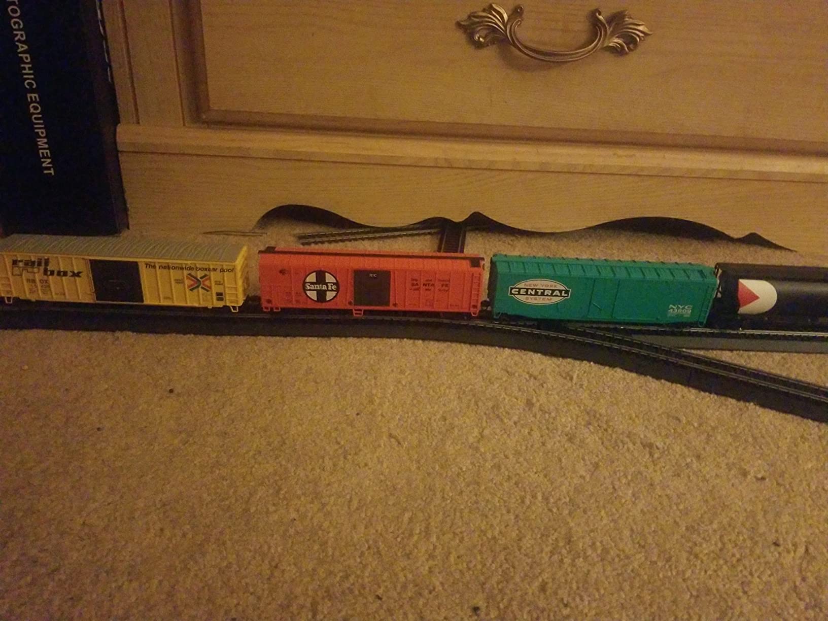 WalthersTrainline Ready to Run Milwaukee Road Boxcar, Red/Yellow customer photo 1