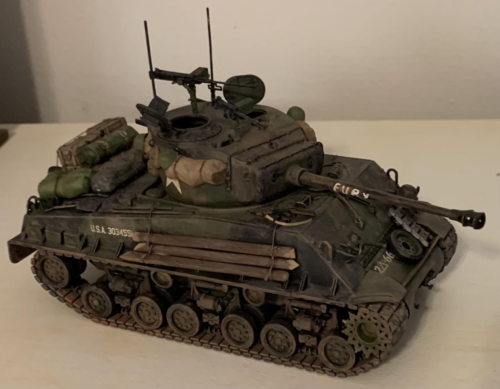 Italeri 6529S - 1:35 M4A3E8 Sherman Fury customer photo 1