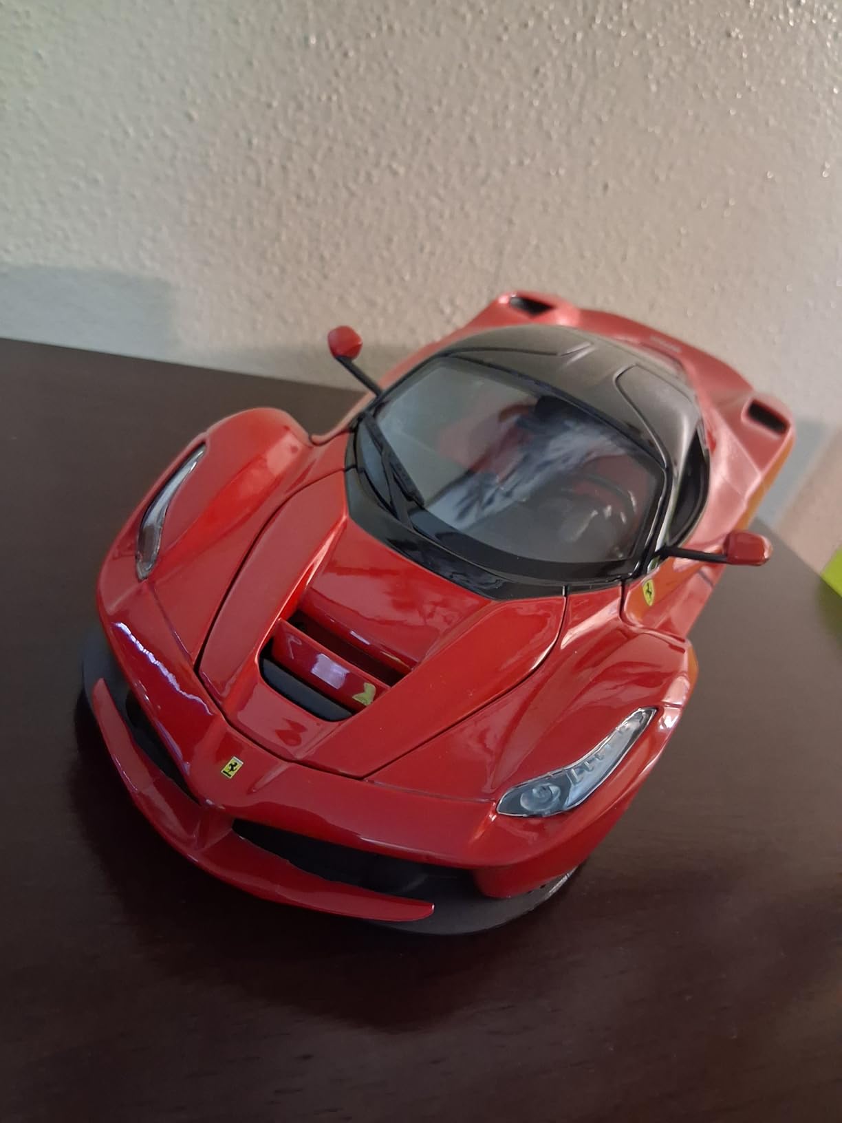 Bburago 1:18 FERRARI Signature Series LAFERRARI Diecast Car Red 18-16901RD customer photo 1