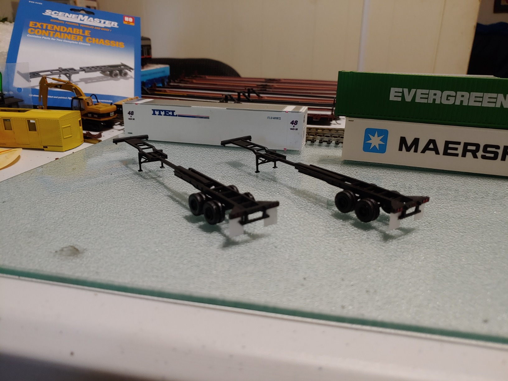 Walthers SceneMaster Extendible Container Chassis 949-4105 HO Scale Model Railroad - Vehicle Model customer photo 2