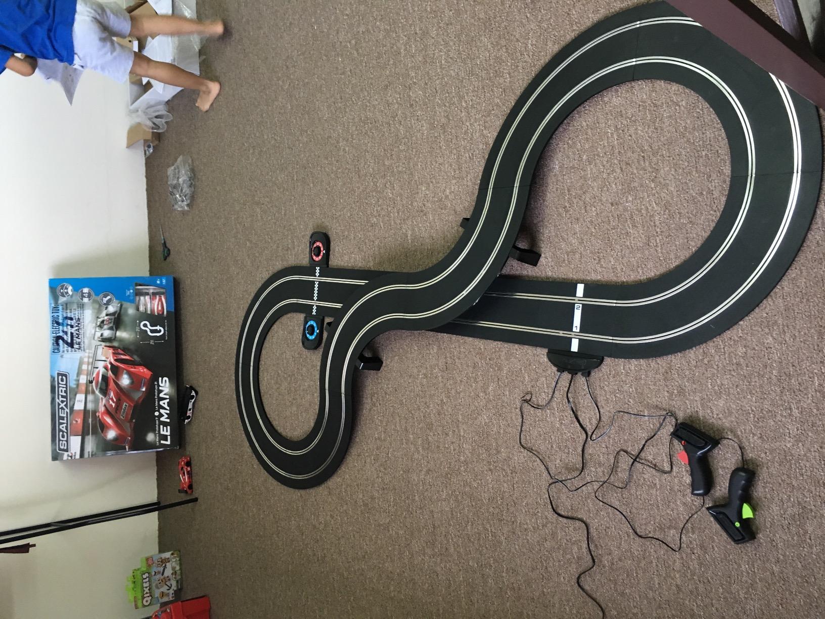 Scalextric C1368 Le Mans Sports Cars Set - Mains Power Slot Car Race Track Sets, 1:32 Scale Set, Electric Racing Toys for Adults or Kids, Racetrack Games, Cars Gifts for Boys or Girls Age 8+ customer photo 2