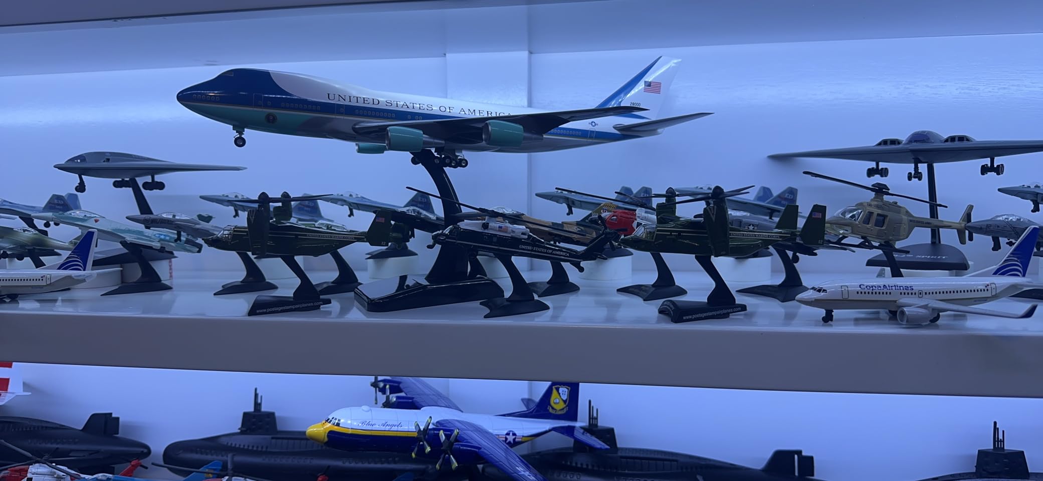 Daron Postage Stamp Boeing AH-64D Apache Longbow 1/100 Scale Diecast Display Model with Stand,Medium customer photo 1