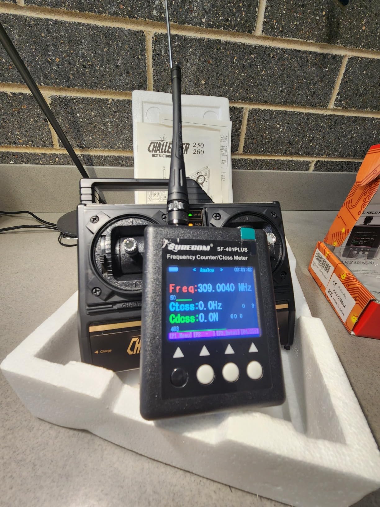 Mcbazel Surecom SF401 Plus 27Mhz-3000Mhz Portable Frequency Counter Meter with CTCCSS DCS Decoder customer photo 1