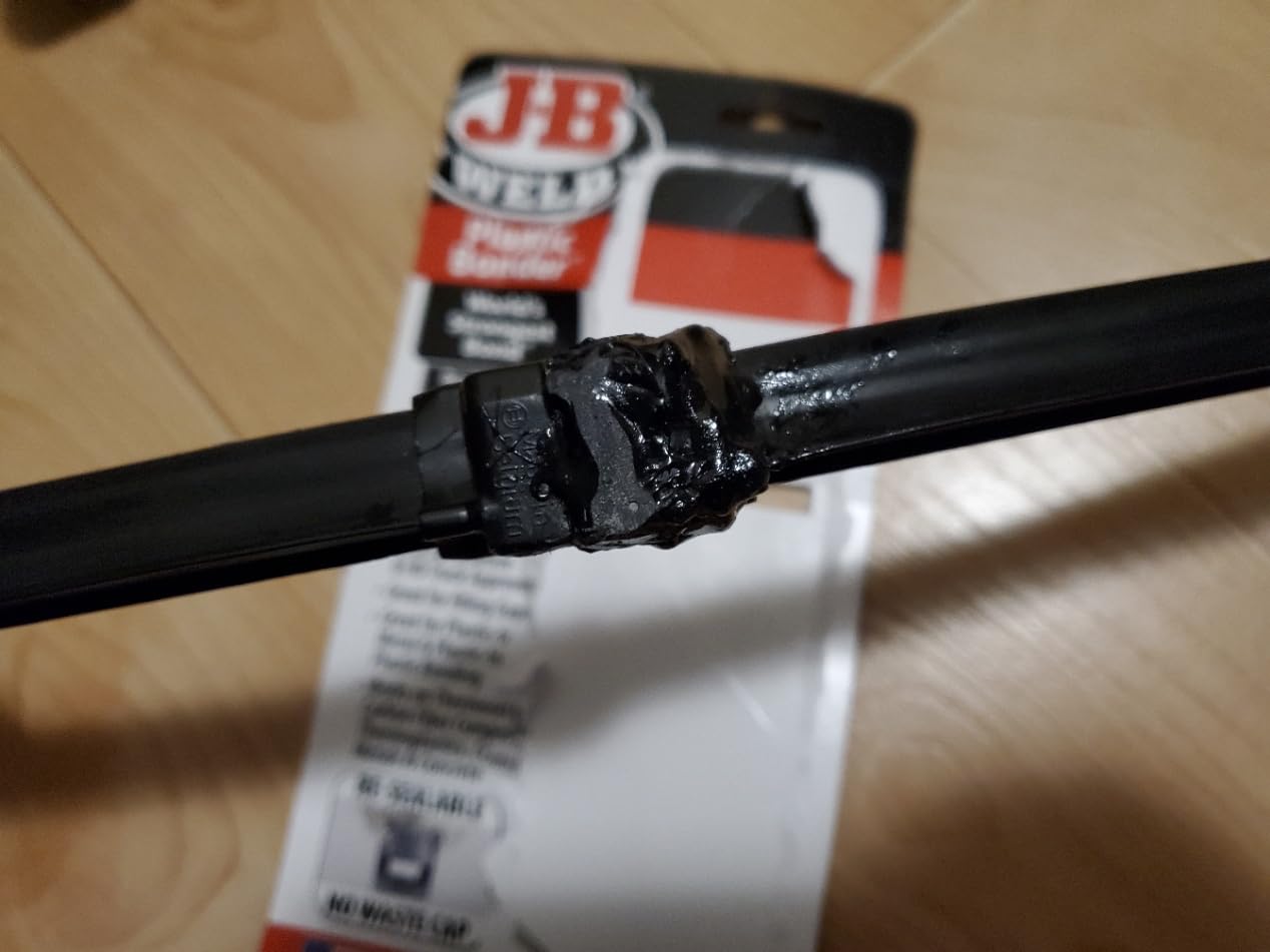 J-B Weld 50139 Plastic Bonder Body Panel Adhesive and Gap Filler Syringe - Black - 25 ml customer photo 1