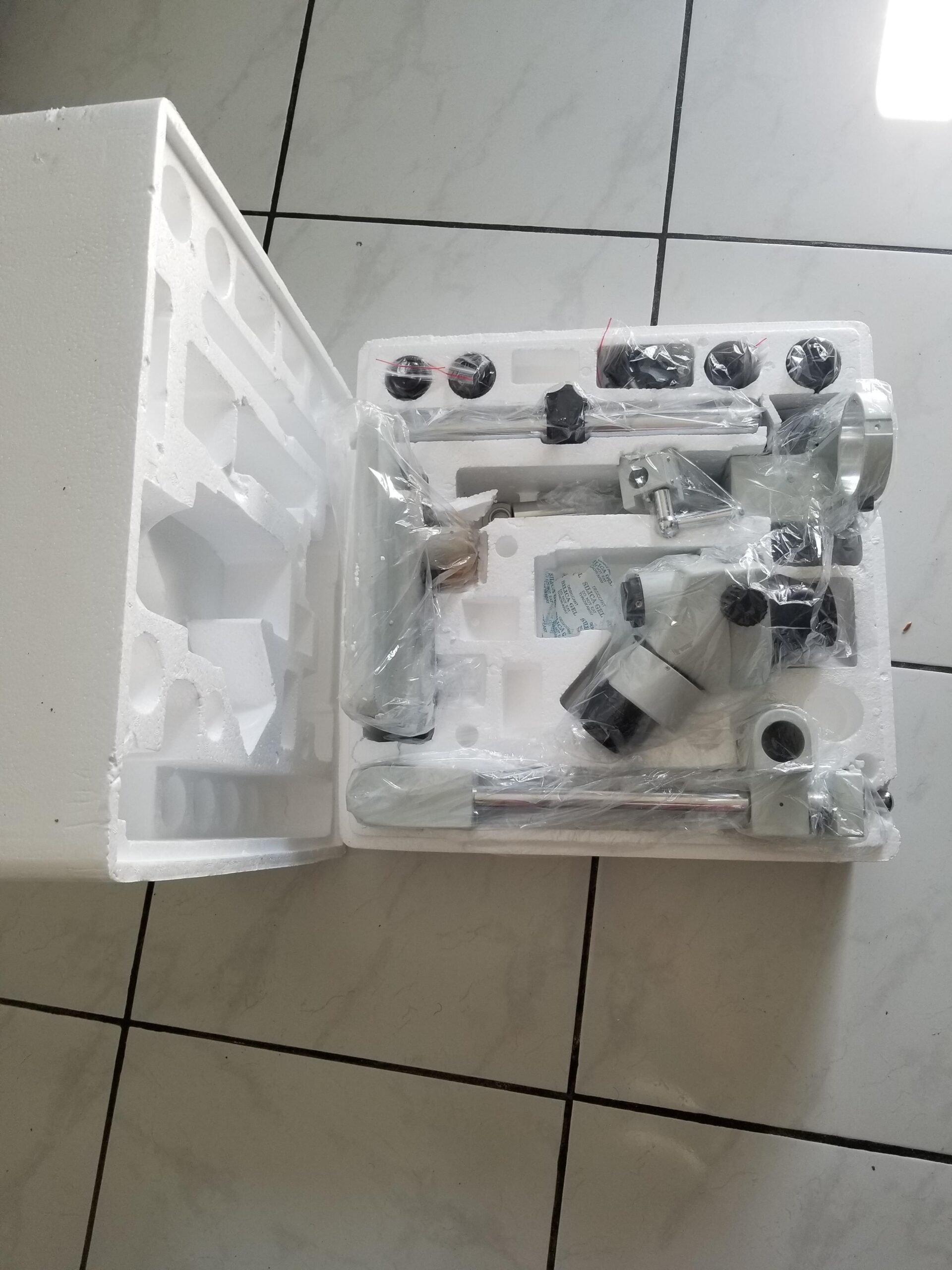 Vision Scientific VS-5FZ-IFR07 Simul-Focal Trinocular Zoom Stereo Microscope,10x WF Eyepiece,0.7X-4.5X Zoom,3.5X-90x Magnification,0.5X & 2X Auxiliary Lens, Double Arm Boom Stand, 144-LED Ring Light customer photo 1